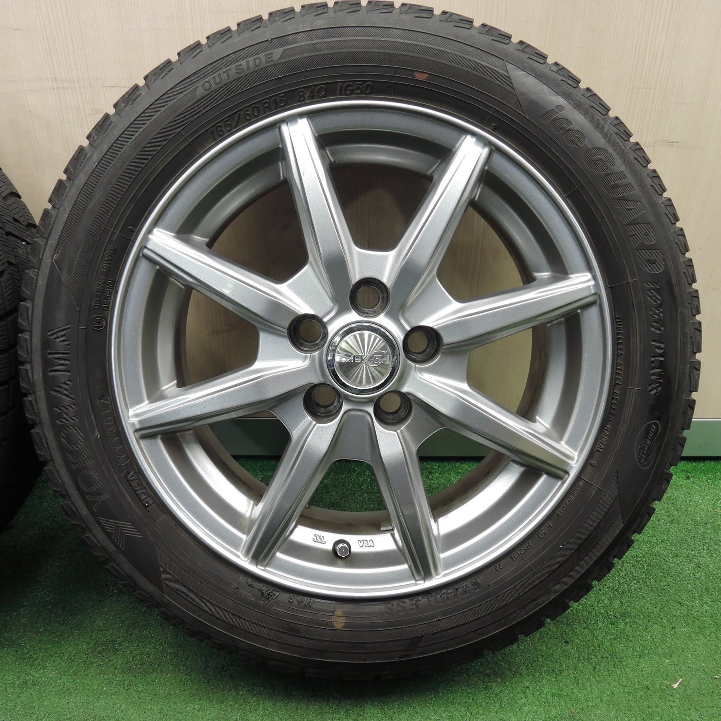 [送料無料] バリ溝！キレイ！9分★スタッドレス 185/60R15 ヨコハマ アイスガード iG50 プラス LAYCEA レイシア PCD100/5H★3112302NJス