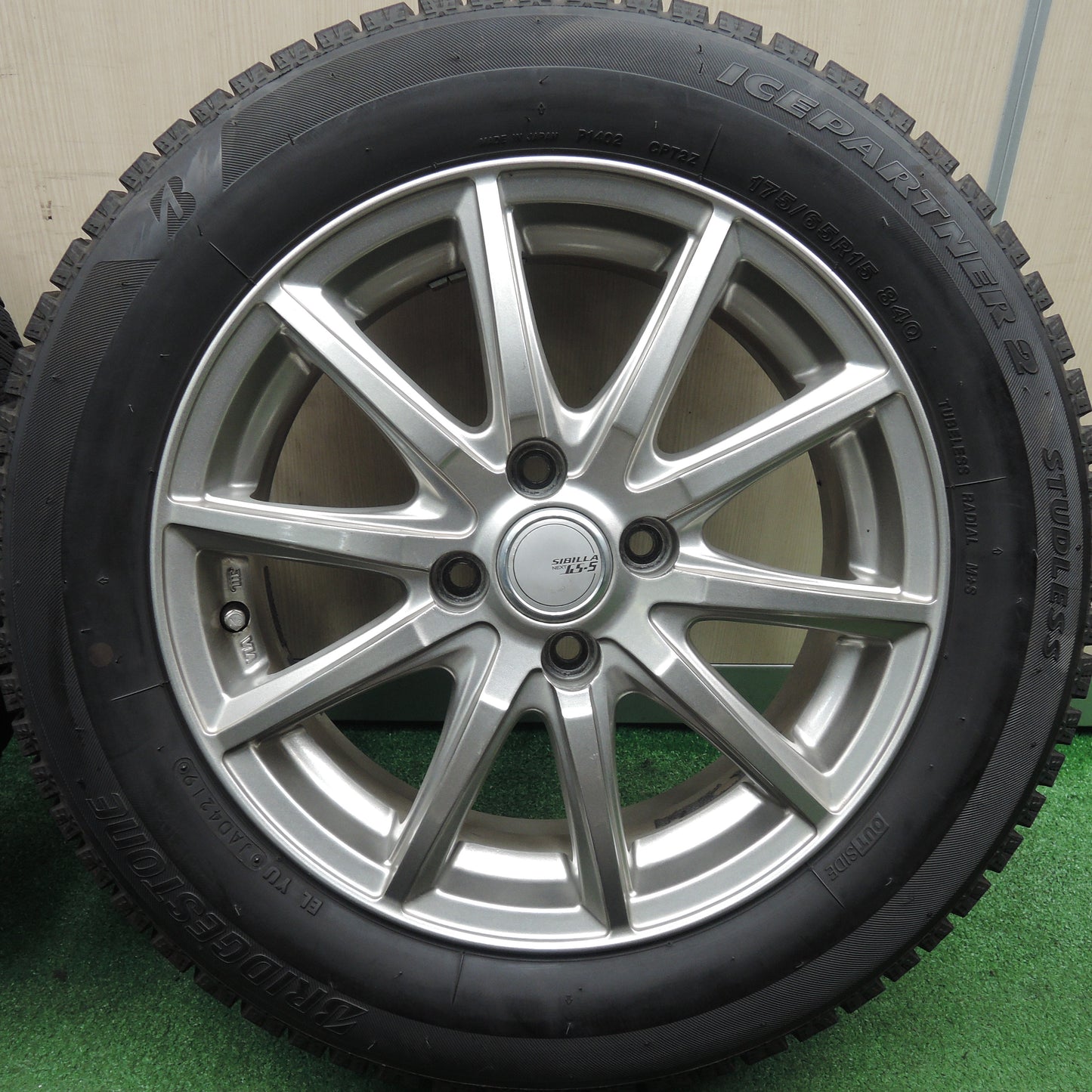 *送料無料*バリ溝！19年！9分★スタッドレス 175/65R15 ブリヂストン アイスパートナー2 SIBILLA NEXT GS-5 シビラ 15インチ PCD100/4H★3120205HAス