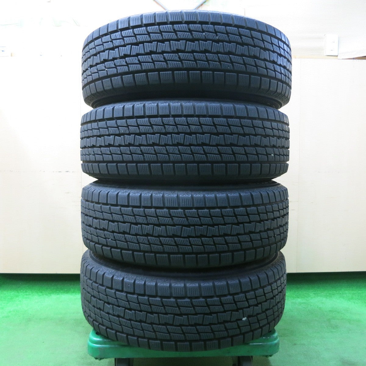 *送料無料* バリ溝！キレイ！9.5分★スタッドレス 225/65R17 グッドイヤー アイスナビ SUV D.O.S. DOS 17インチ PCD114.3/5H★4021709イス