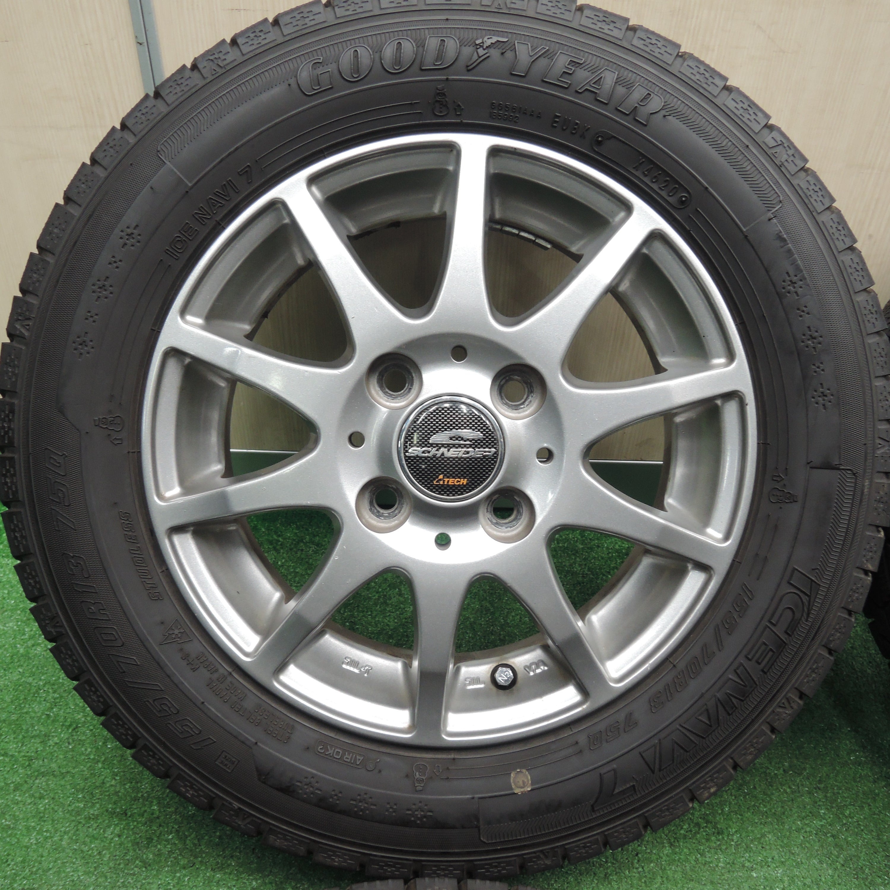 バリ溝！】155/70R13 スタッドレスタイヤ 分厚い ホイールセット TOYO