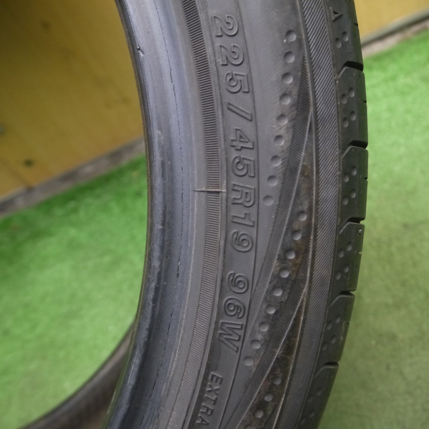 *送料無料* バリ溝！9.5分★225/45R19 ヨコハマ ブルーアース RV-02 タイヤ 19インチ スカイライン アテンザ 等★4030507Hノタ