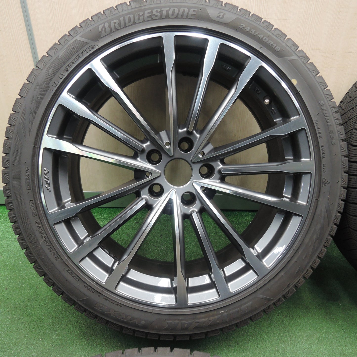 *送料無料* バリ溝！22年！キレイ！9.5分★BMW等 MAK BAVIERA MFF 245/40R19 スタッドレス ブリヂストン ブリザック VRX3 バビエラ 19インチ PCD112/5H★4020703TNス