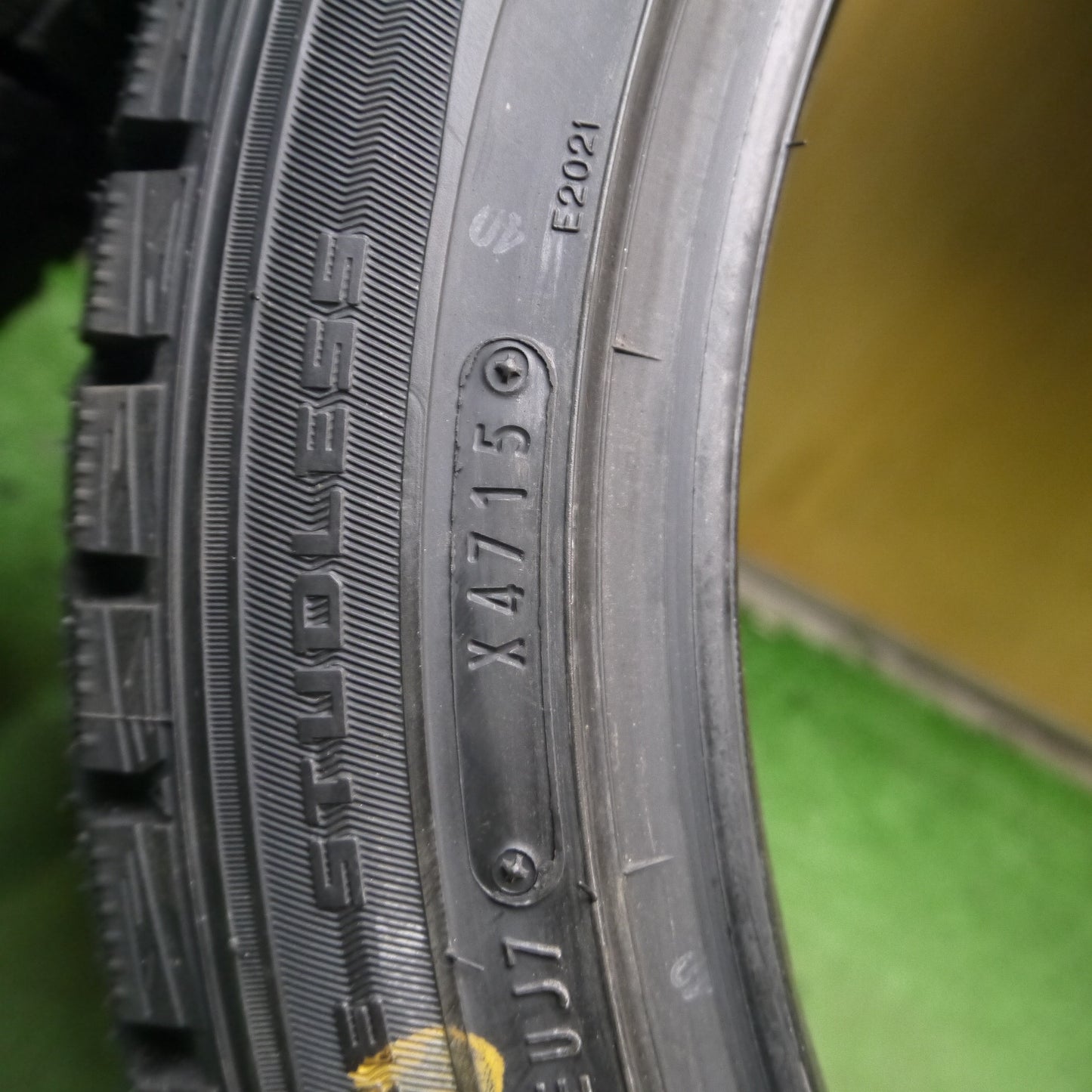 *送料無料*ほぼ未使用★スタッドレス 225/45R18 ダンロップ ウインターマックス WM01 タイヤ 18インチ レヴォーグ オデッセイ 等★3112804Hスタ