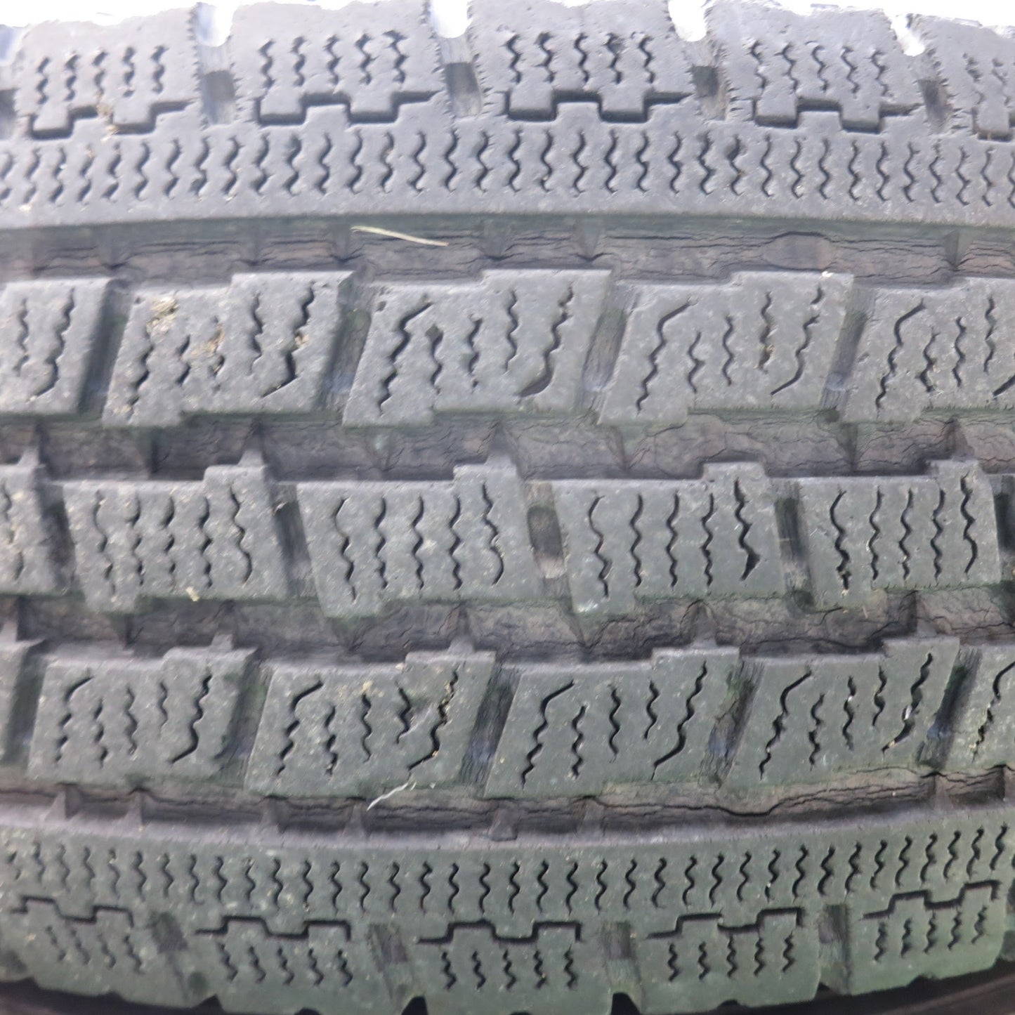 [送料無料]4本価格★ハイエース 等 スタッドレス KEELER weds 195/80R15 107/105L トーヨー デルベックス キーラー ウェッズ 15インチ PCD139.7/6H★3052301ヒス