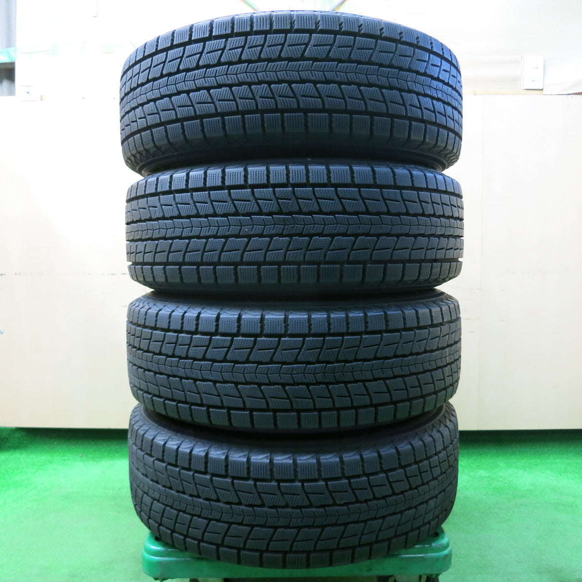 *送料無料*バリ溝！キレイ！9.5分以上★スタッドレス 225/65R17 ダンロップ ウインターマックス SJ8 EuroSpeed MANARAY マナレイ PCD114.3/5H★4010404イス