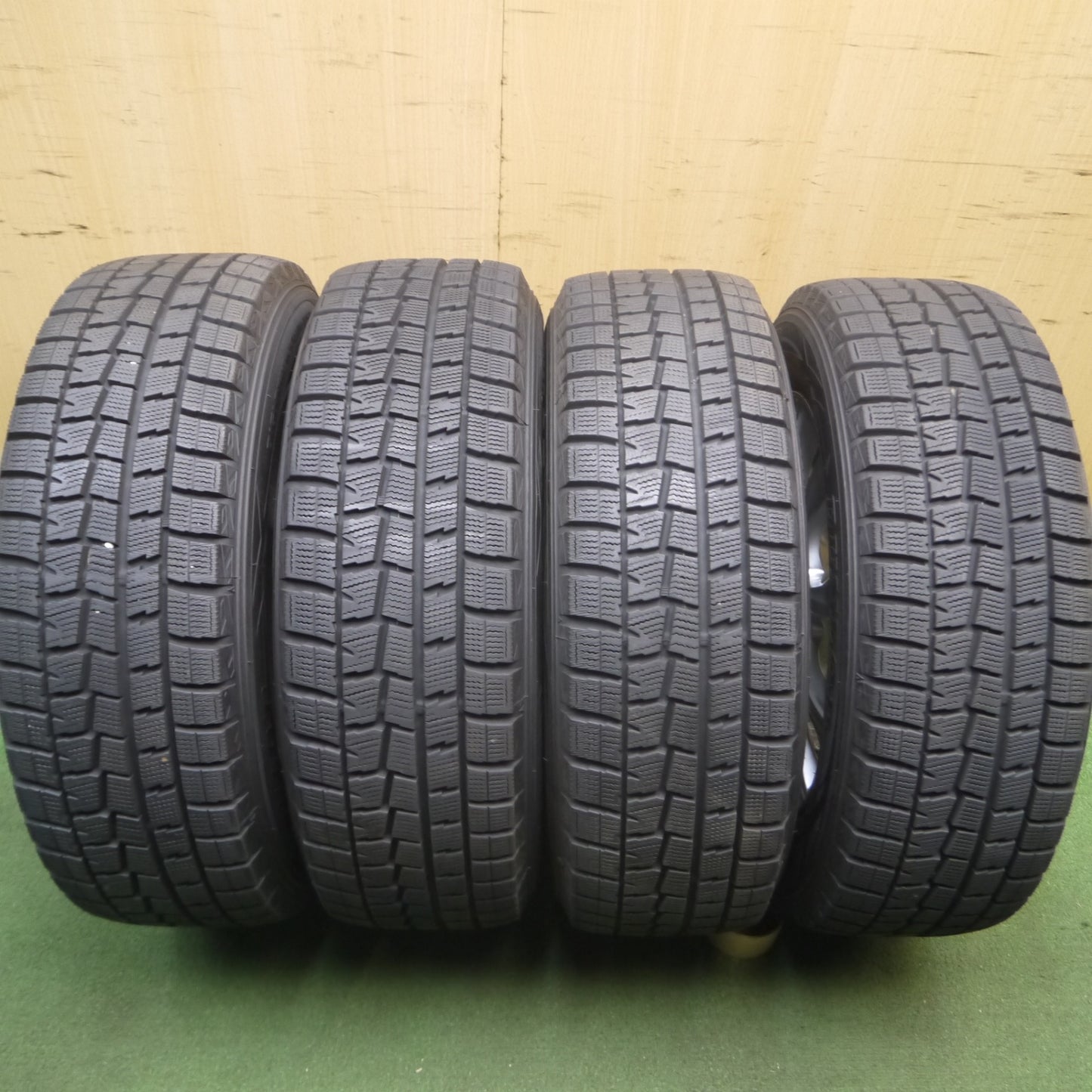 *送料無料* バリ溝！キレイ！9.5分以上★スタッドレス 195/65R15 ダンロップ ウインターマックス WM01 JOKER ジョーカー 15インチ PCD114.3/5H★4020709Hス