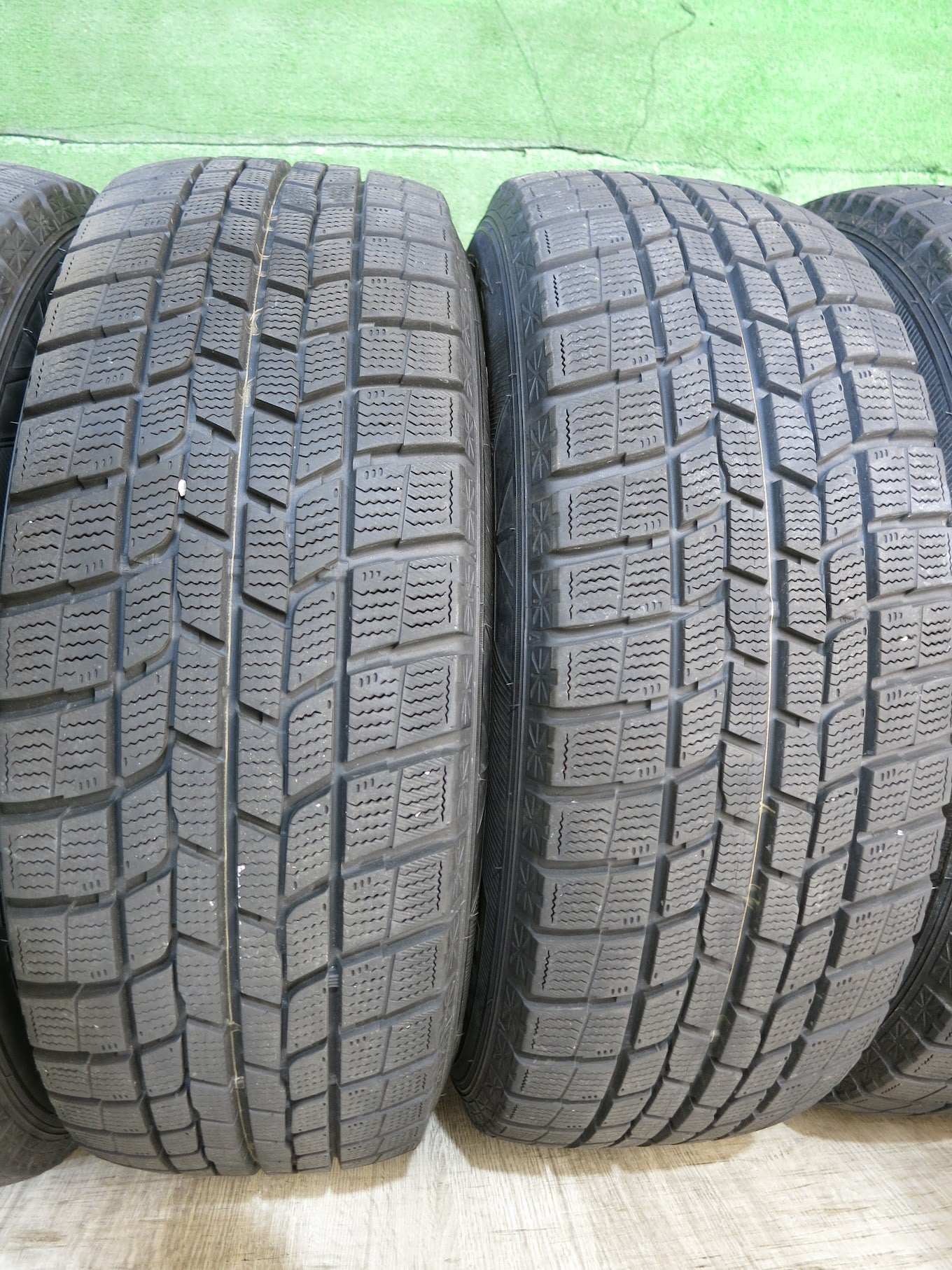 [送料無料]バリ溝！19年！キレイ！9.5分以上★スタッドレス 225/60R17 グッドイヤー アイスナビ6 V.E.X. VEX 社外 アルミ 17インチ PCD114.3/5H★2102109Hス