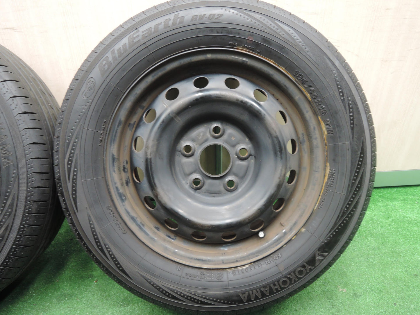 [送料無料]バリ溝！19年！9.5分★195/65R15 ヨコハマ ブルーアース RV-02 スチール ホイール 15インチ PCD114.3/5H★3110402HAノ