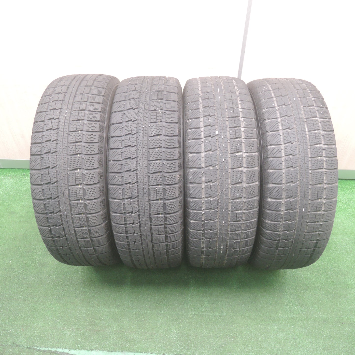 *送料無料*バリ溝！キレイ！9分★三菱 デリカ D:5 純正 225/55R18 スタッドレス トーヨー ウインタートランパス MK4α PCD114.3/5H D5★3111408TNス