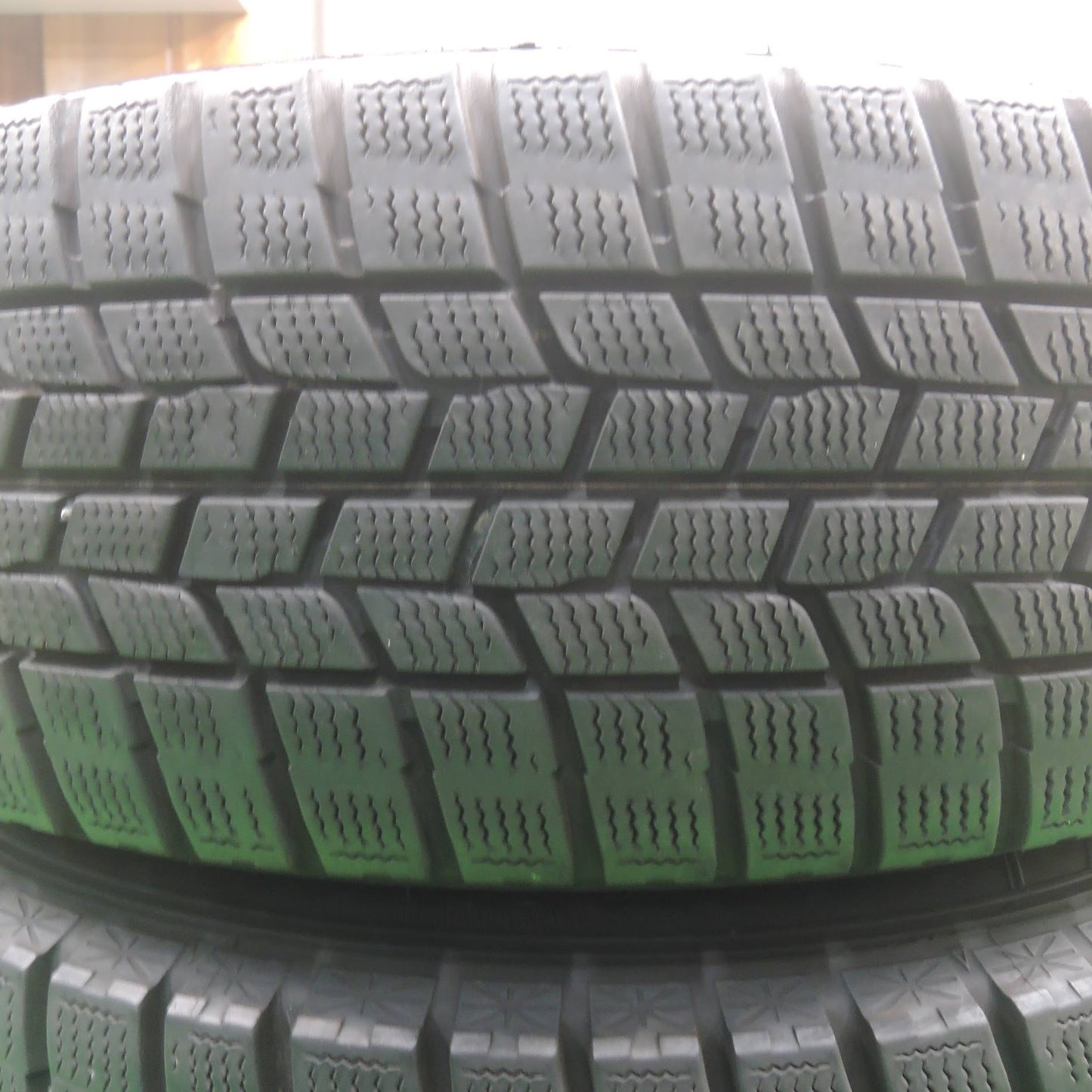 [送料無料]バリ溝！キレイ！9.5分★スタッドレス 205/60R16 グッドイヤー アイスナビ6 TOPRUN トップラン 16インチ PCD114.3/5H★3071004SYス