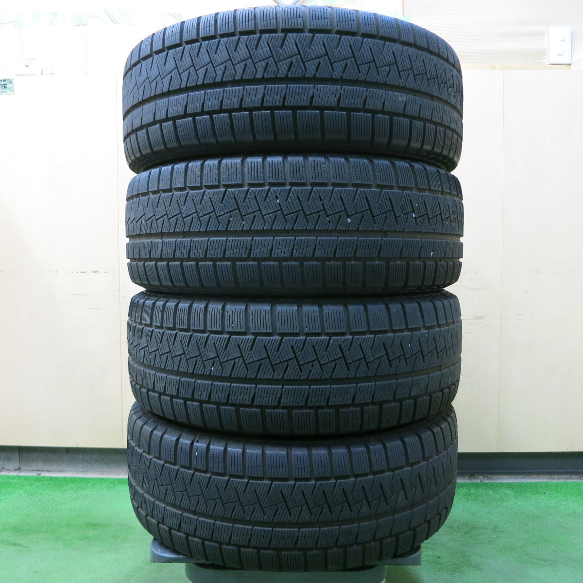 *送料無料*4本価格★ベンツ 等 Euro Forsch 225/45R18 スタッドレス ピレリ アイスアシンメトリコ ユーロフォルシュ 18インチ PCD112/5H★3102503イス