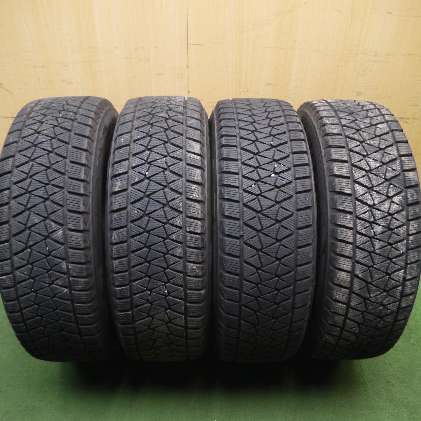 *送料無料*センサー付！バリ溝！綺麗！9.5分★レクサスNX 等 LEHRMEISTER 225/65R17 スタッドレス ブリヂストン ブリザック DM-V2 レアマイスター PCD114.3/5H★3121212Hス