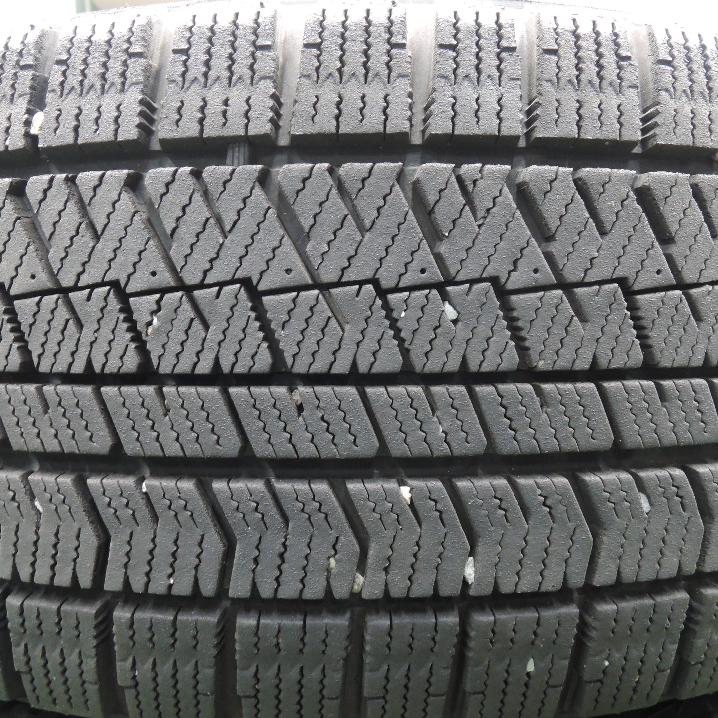 *送料無料*バリ溝！キレイ！9.5分★スタッドレス 235/40R18 ブリヂストン ブリザック VRX2 BALMINUM バルミナ 18インチ PCD114.3/5H★3120304HAス