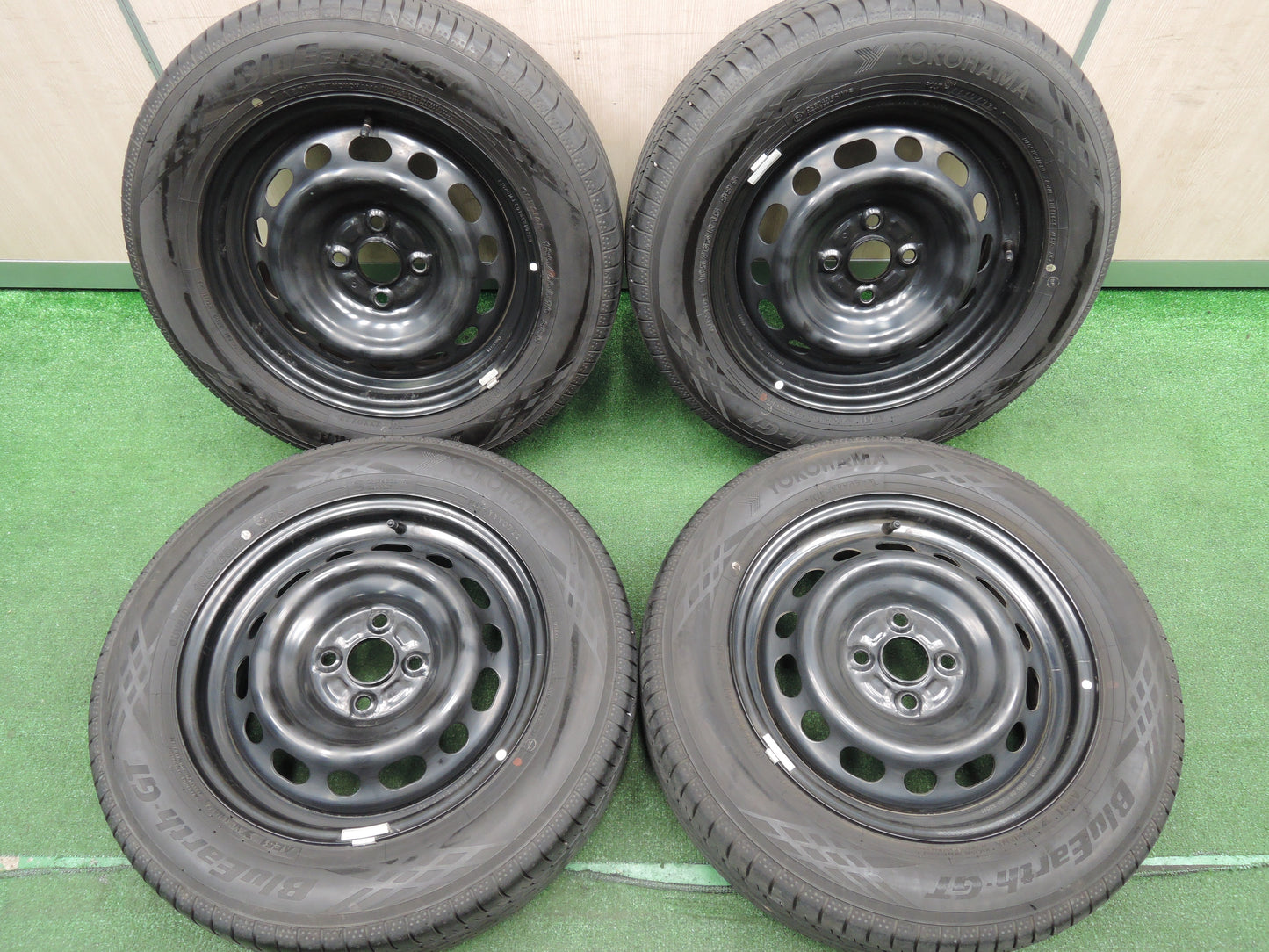 *送料無料*バリ溝！22年！キレイ！9.5分★マツダ デミオ 純正 スチール 185/65R15 ヨコハマ BluEarth-GT AE51 15インチ PCD100/4H★3112504HAノ