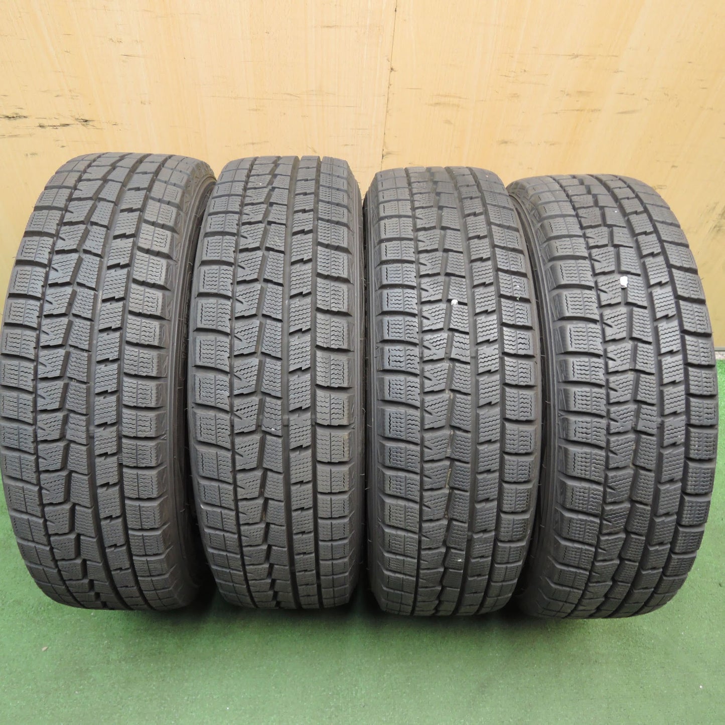 [送料無料]バリ溝！キレイ！ほぼ10分★スタッドレス 175/65R15 ダンロップ ウインターマックス WM01 EuroSpeed MANARAY SPORT 15インチ PCD100/4H★3072604KKス