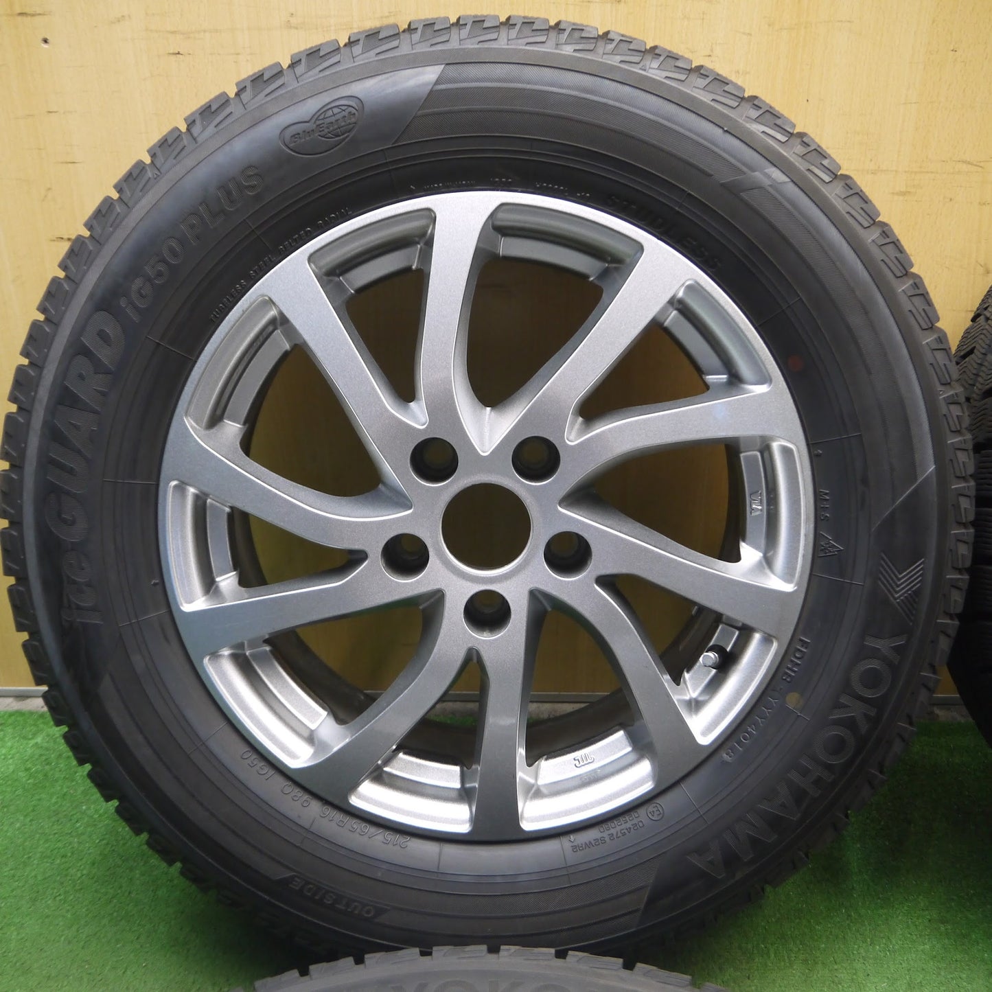 [送料無料]超バリ溝！ほぼ10分★スタッドレス 215/65R16 ヨコハマ アイスガード iG50 プラス 阿部商会 16インチ PCD114.3/5H★3101102KAス