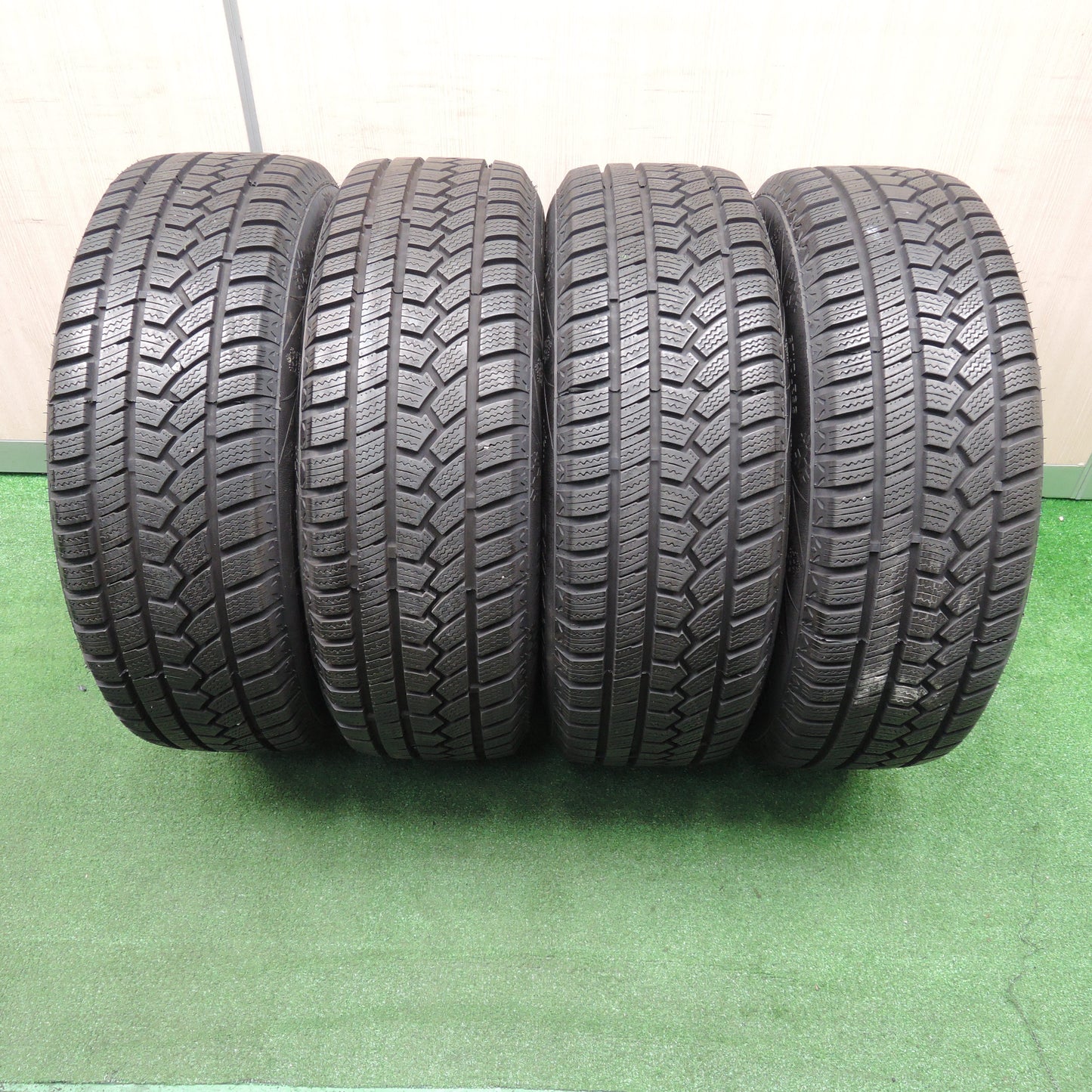 *送料無料*超バリ溝！20年！キレイ！ほぼ10分★スタッドレス 215/60R16 インターステート DURATION30 STRANGER SR ストレンジャー PCD114.3/5H★3112407TNス