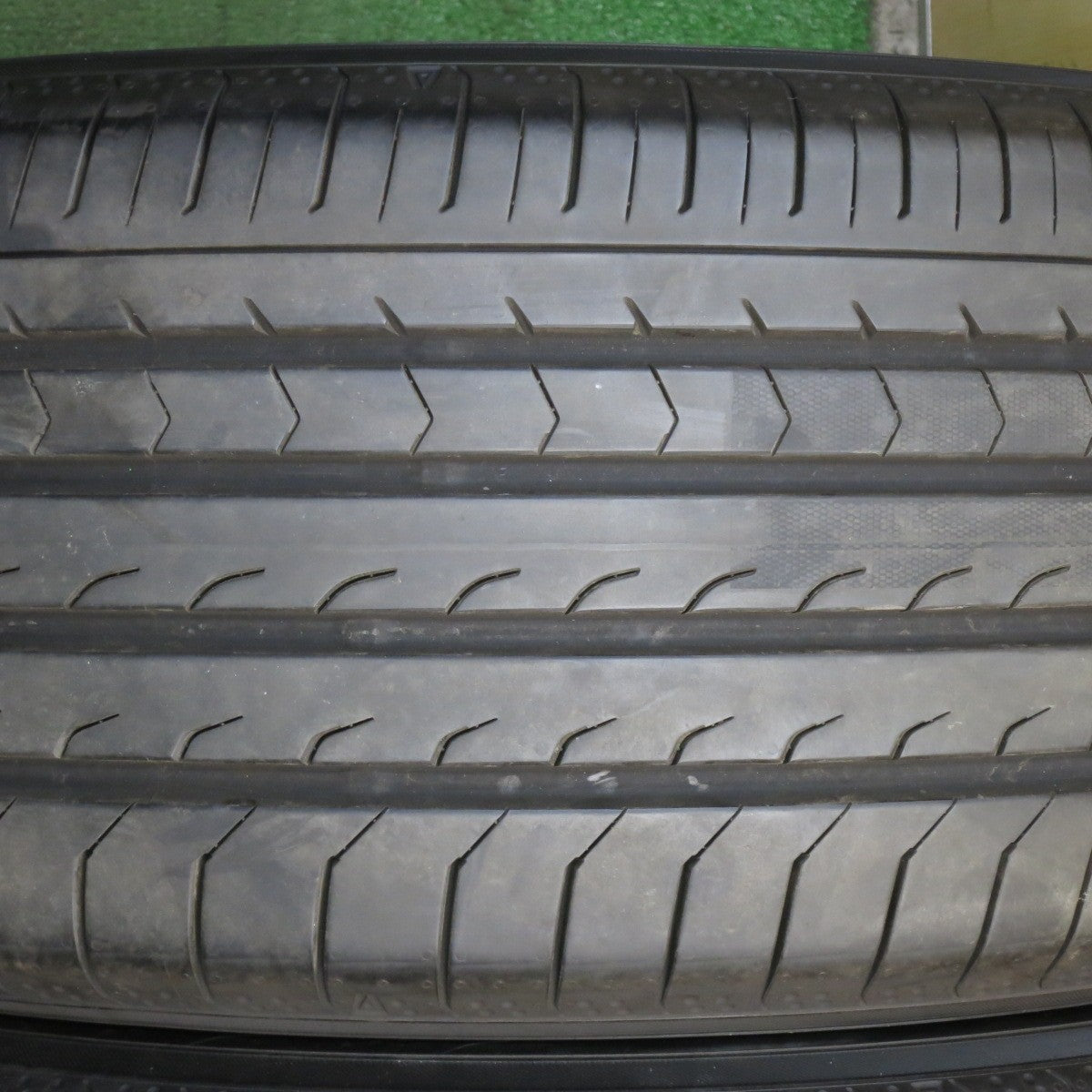 *送料無料* バリ溝！22年！9.5分★235/50R18 ヨコハマ BluEarth-RV RV03 タイヤ 18インチ アルファード ヴェルファイア 等★4022202KKノタ