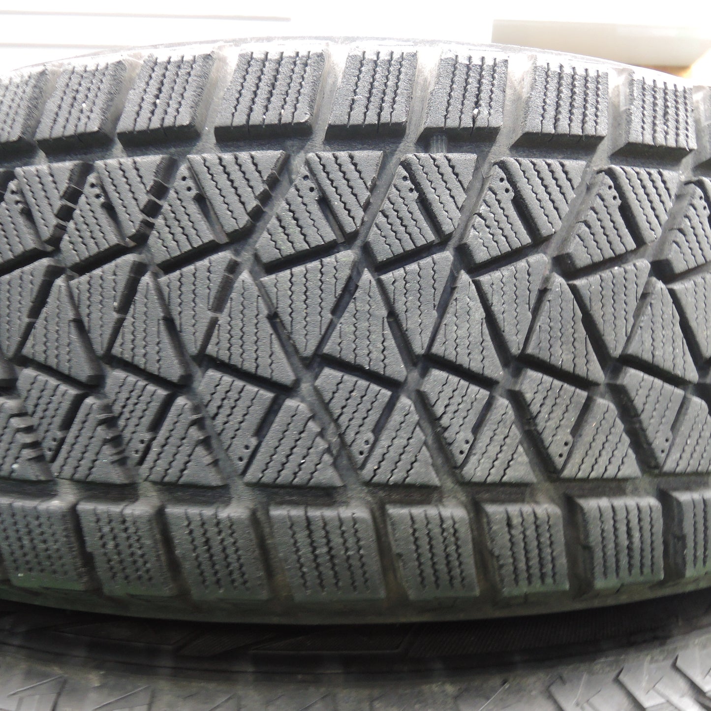 *送料無料*バリ溝！キレイ！8.5分★スタッドレス 225/65R17 ブリヂストン ブリザック DM-V2 ECO FORME エコフォルム 17インチ PCD114.3/5H★3111308NJス