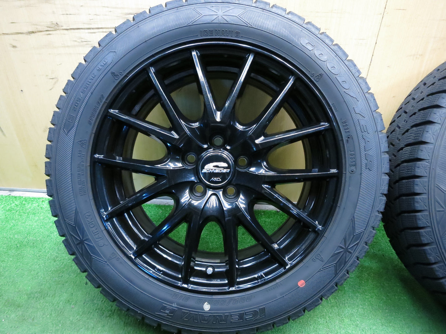 [送料無料]バリ溝！18年！キレイ！9.5分以上★スタッドレス SCHNEIDER 205/55R16 グッドイヤー アイスナビ6 MiD シュナイダー マルカ PCD100/5H★2121206Hス