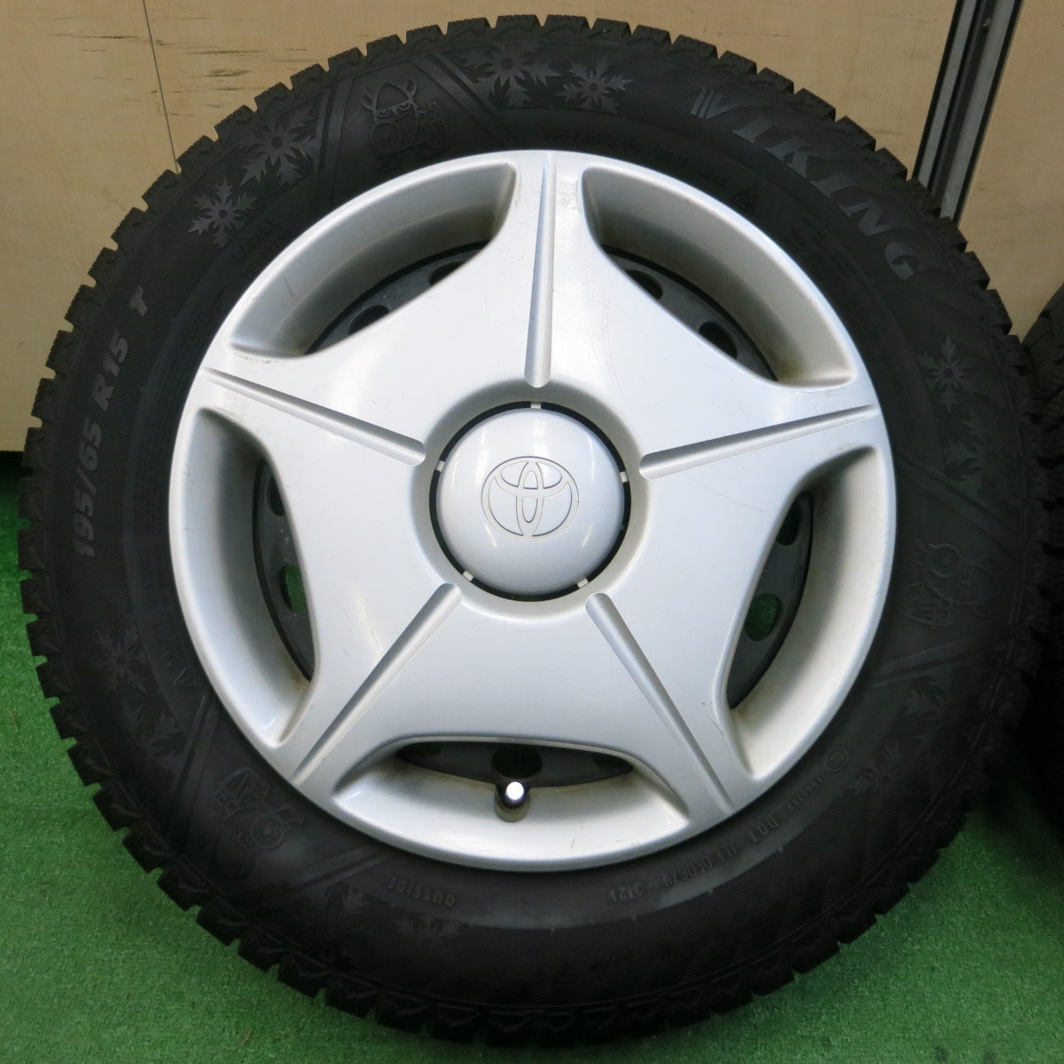 *送料無料*バリ溝！21年！ほぼ10分★トヨタ エスティマ 純正 スチール 195/65R15 スタッドレス バイキング ウィンテック WT6 PCD114.3/5H★3121206イス