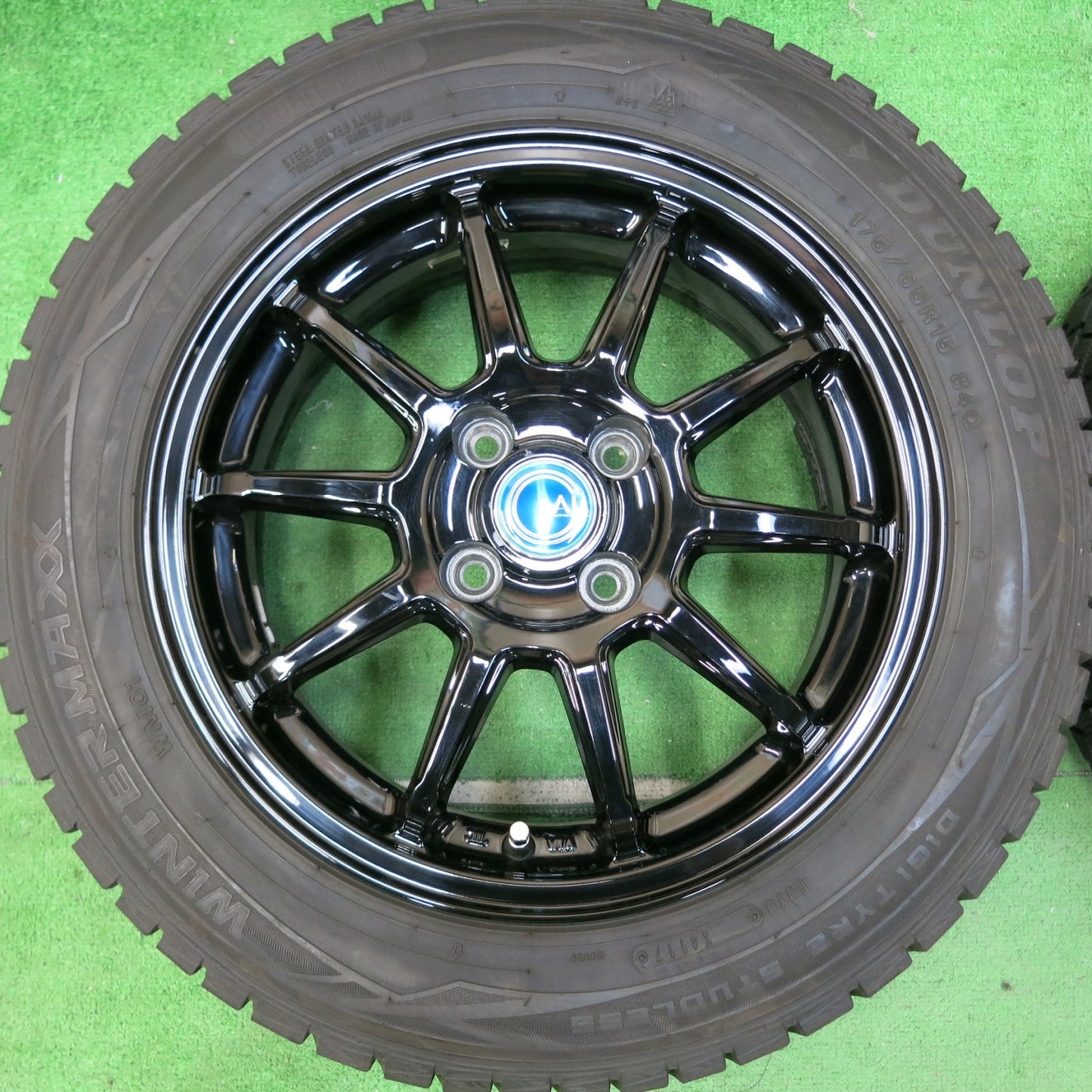 [送料無料]バリ溝！キレイ！9.5分★スタッドレス 175/65R15 ダンロップ ウインターマックス WM01 AL 社外 アルミ 15インチ PCD100/4H★3062704ヒス
