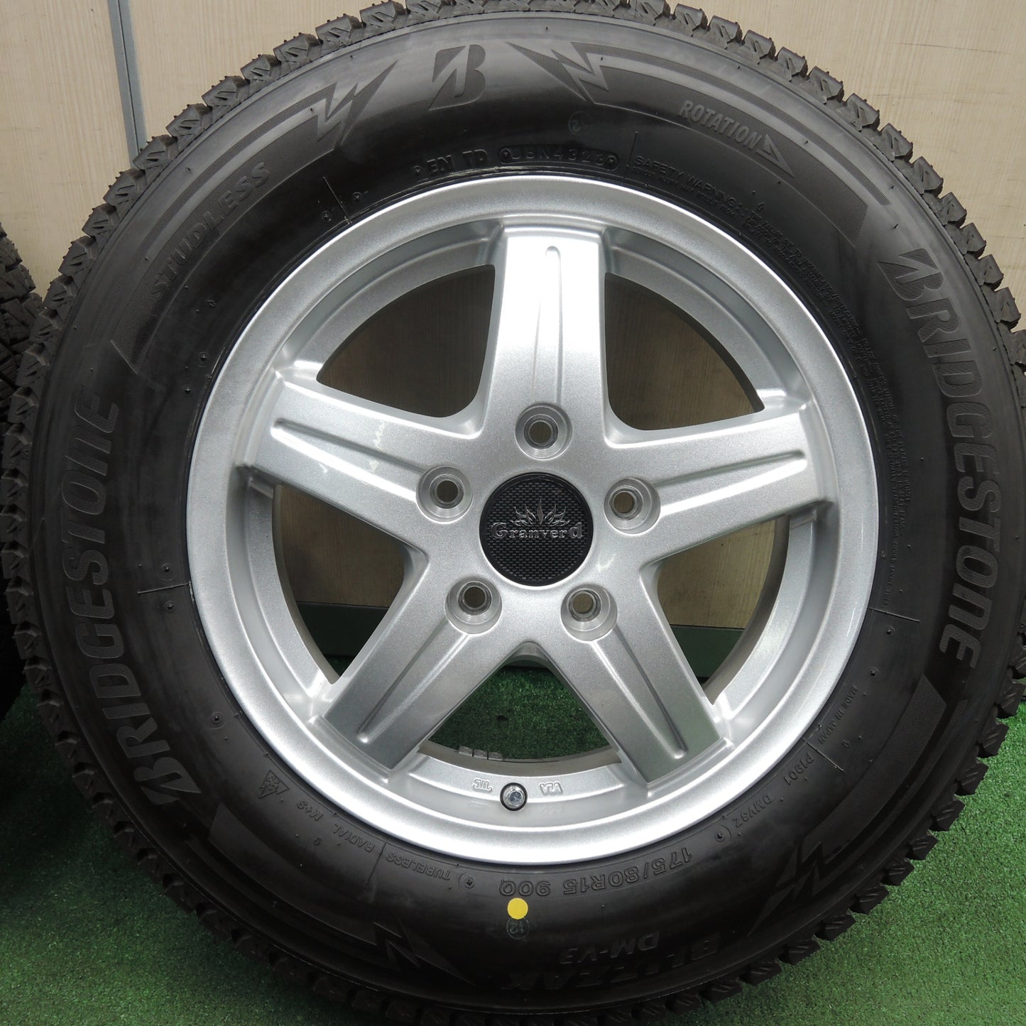 *送料無料* バリ溝！23年！キレイ！ほぼ10分★スタッドレス 175/80R15 ブリヂストン ブリザック DM-V3 Granverd グランヴァード 15インチ PCD114.3/5H★4022304HAス