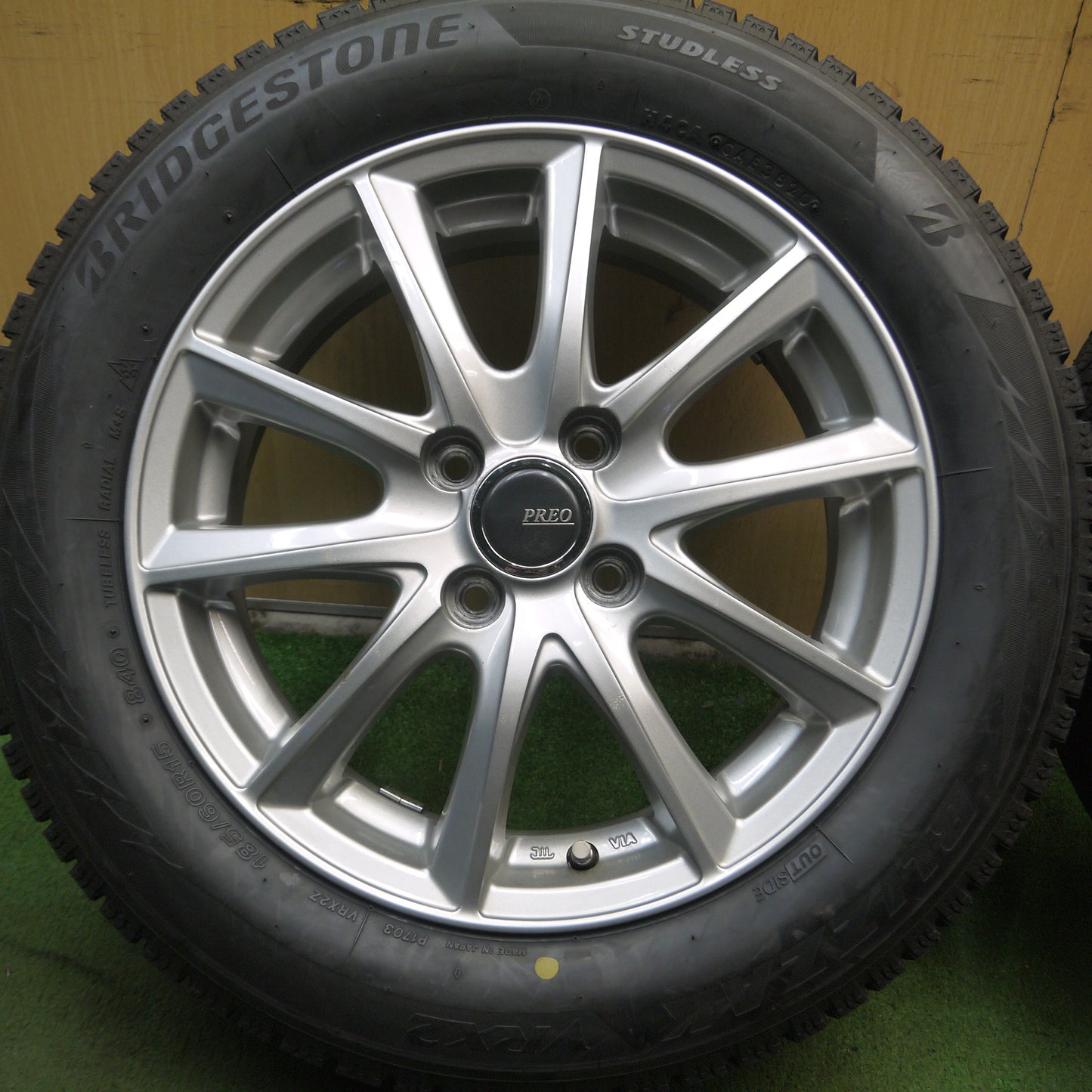 *送料無料*バリ溝！20年！キレイ！9.5分★スタッドレス 185/60R15 ブリヂストン ブリザック VRX2 PREO プレオ 15インチ PCD100/4H★4012201Hス