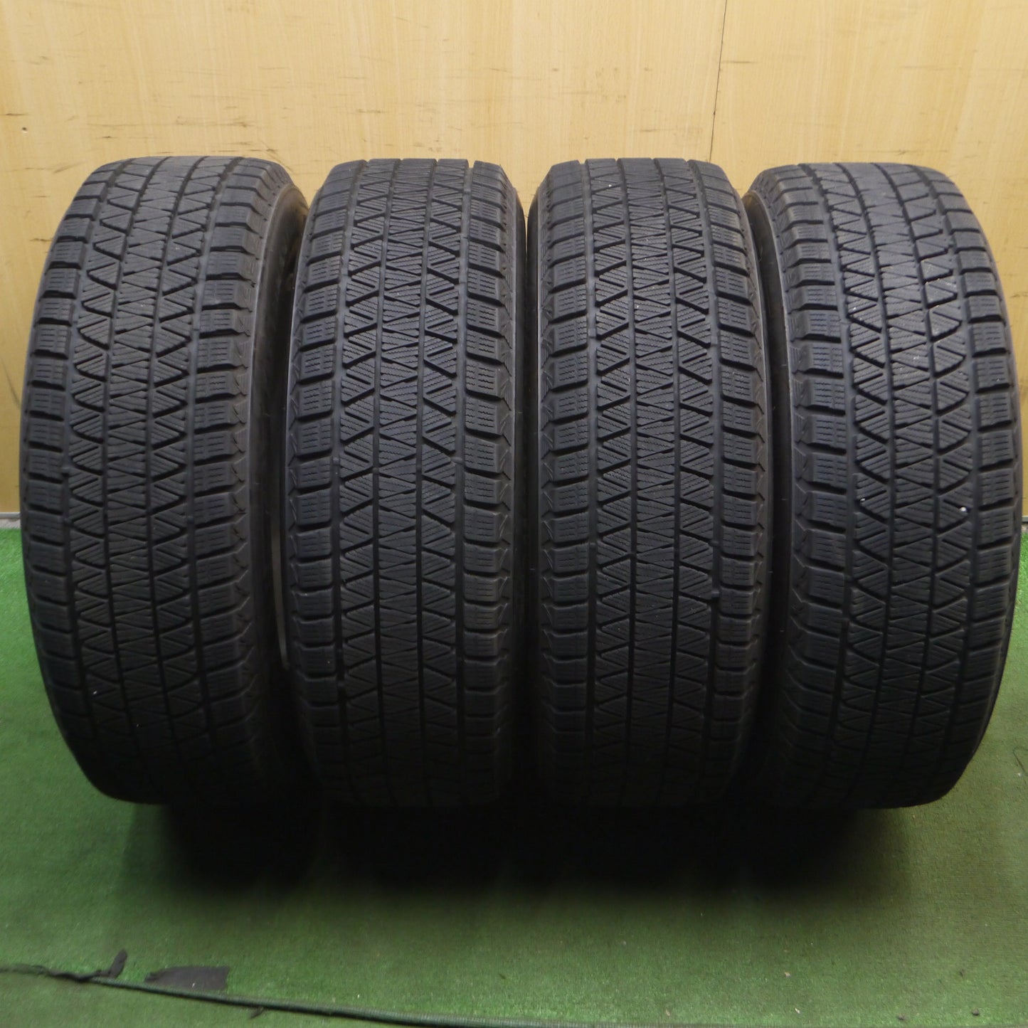 *送料無料*バリ溝！21年！キレイ！9.5分★スタッドレス 235/65R18 ブリヂストン ブリザック DM-V3 AXEL アクセル 18インチ PCD114.3/5H★3121901KKス