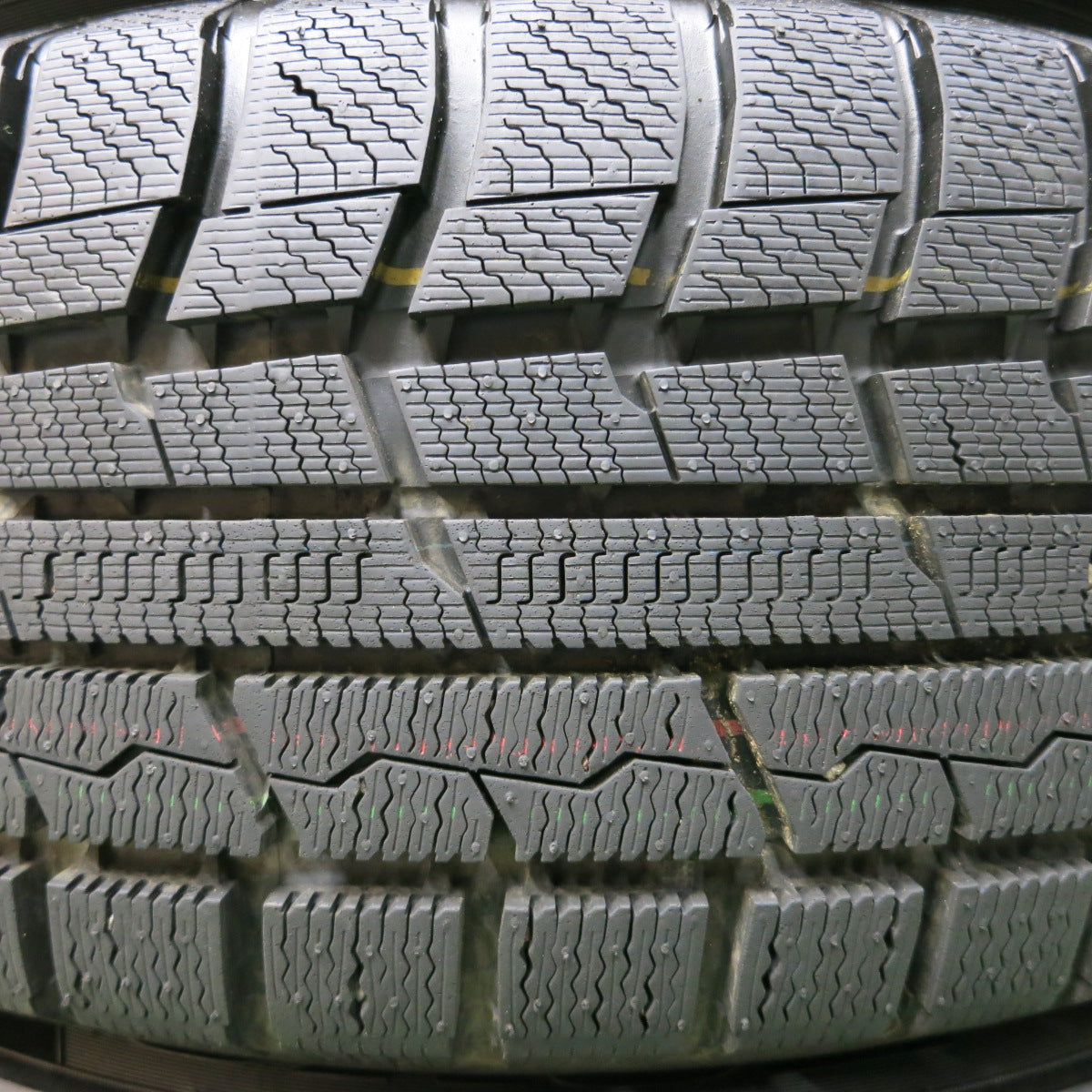 *送料無料*バリ溝！21年！9.5分以上★スタッドレス 205/65R15 トーヨー ウインタートランパス TX ATHLETE CEREZO 15インチ PCD114.3/4H 5H マルチ★3102501イス