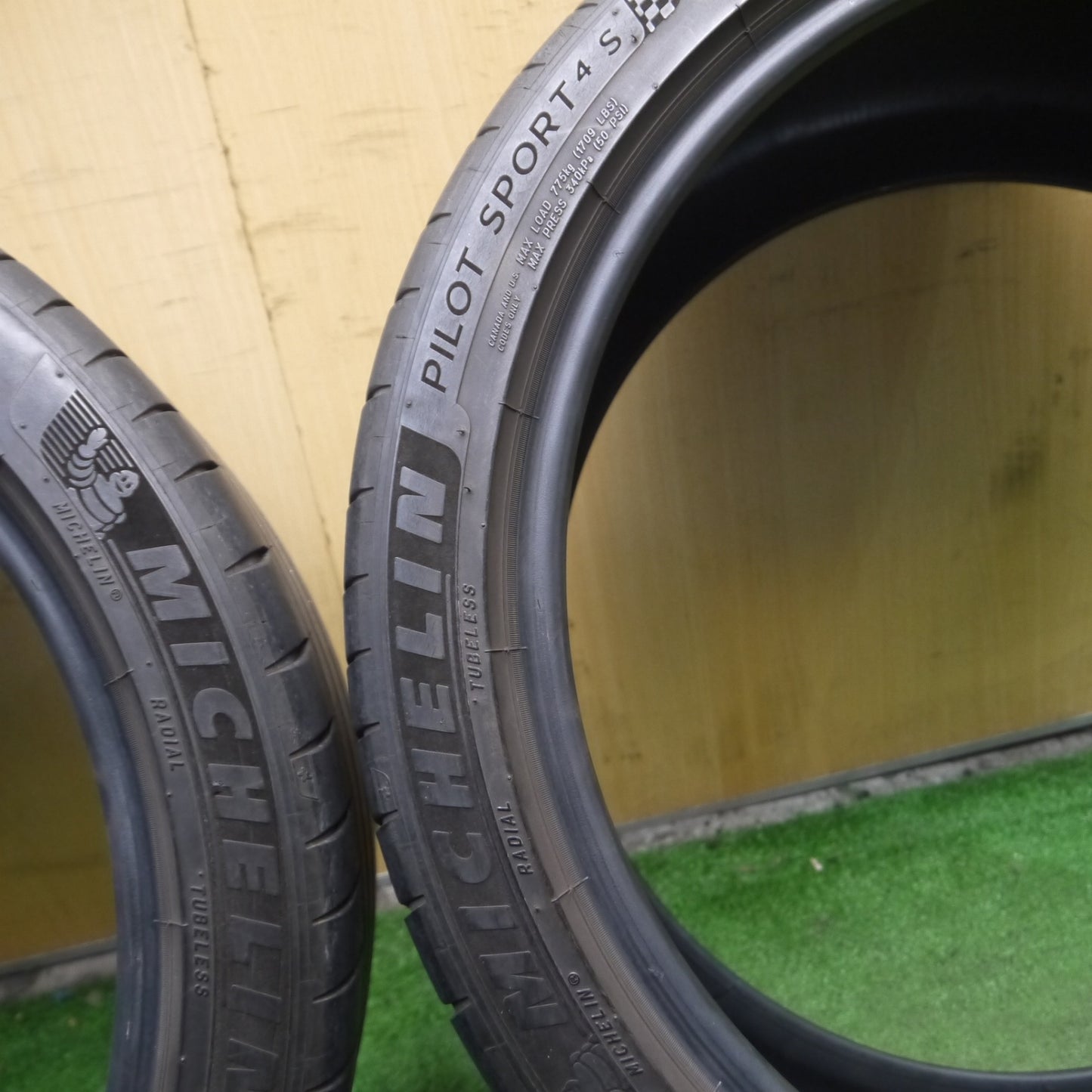 *送料無料* 2本価格★265/35R20 ミシュラン パイロット スポーツ4S タイヤ 20インチ ポルシェ アウディ ベンツ等★4022712Hノタ