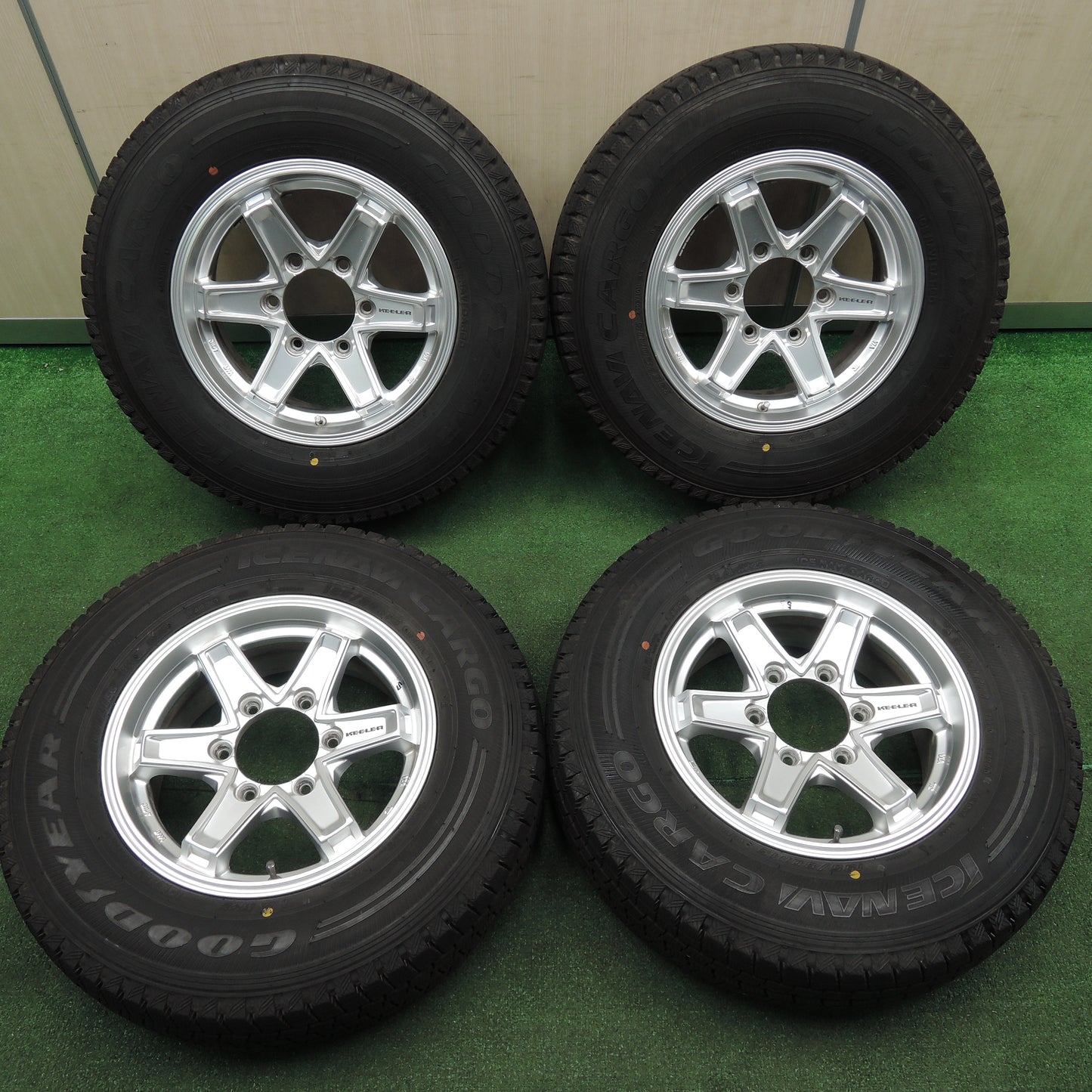 *送料無料*バリ溝！20年！キレイ！9.5分★ハイエース 等 KEELER キーラー 195/80R15 スタッドレス グッドイヤー アイスナビ カーゴ 15インチ PCD139.7/6H★3120904TNス