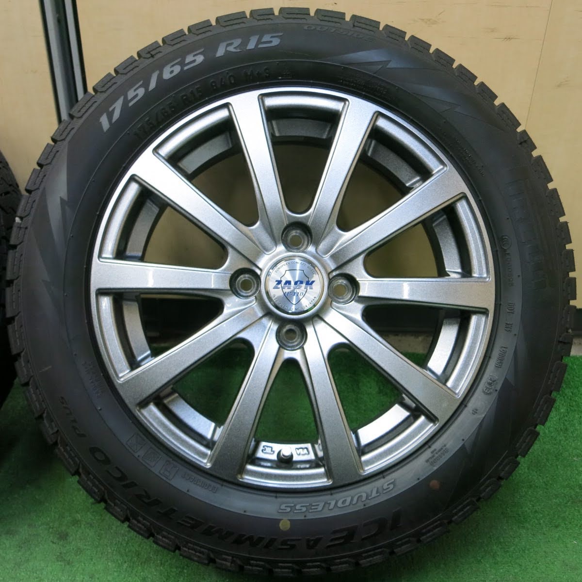 [送料無料]バリ溝！19年！キレイ！ほぼ10分★スタッドレス 175/65R15 ピレリ アイスアシンメトリコ プラス ZACK JP-110 MONZA 15インチ PCD100/4H★3091107イス