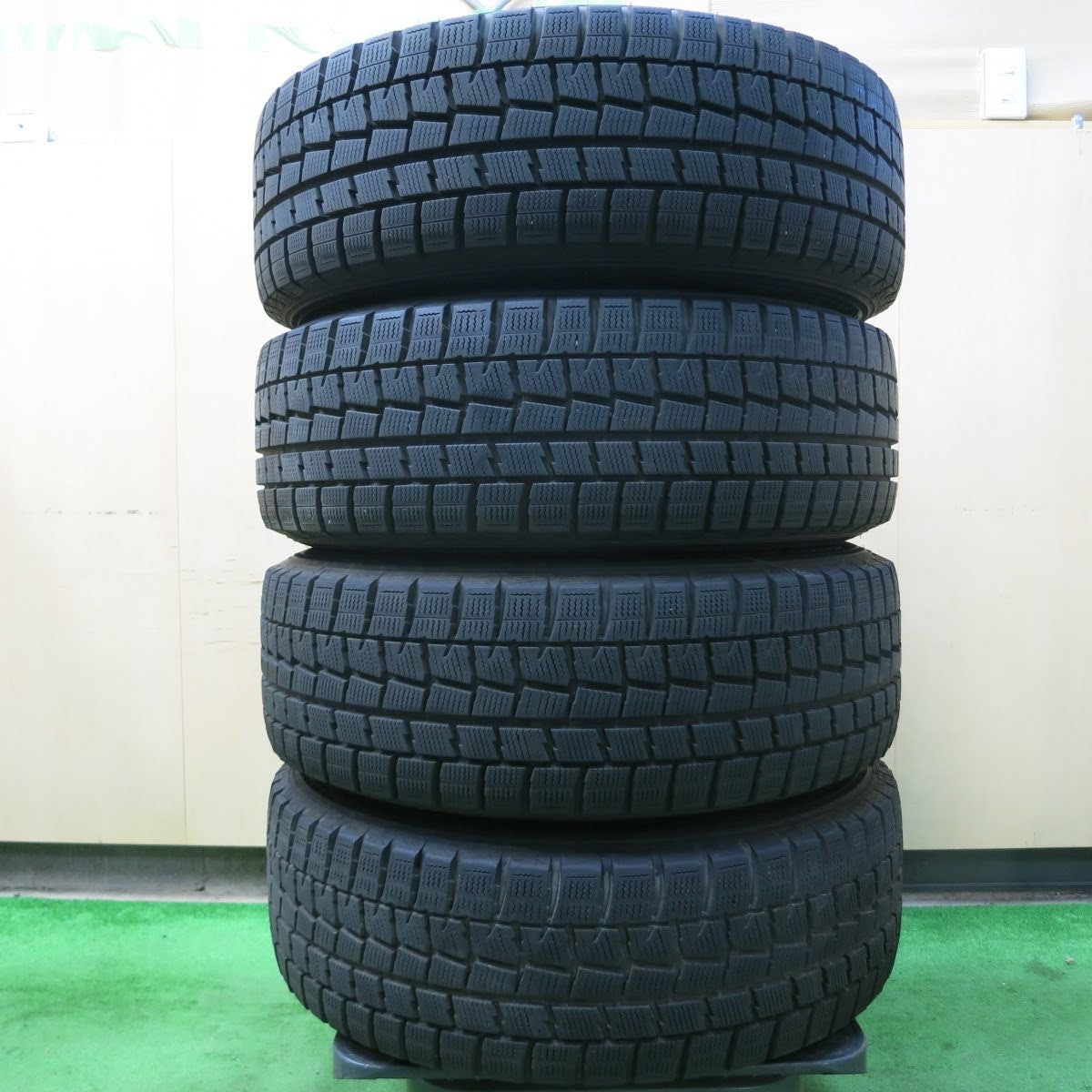 [送料無料]バリ溝！19年！9.5分★スタッドレス 205/60R16 ダンロップ ウインターマックス WM01 ENERGY LiNE エナジーライン 16インチ PCD114.3/5H★3071704イス