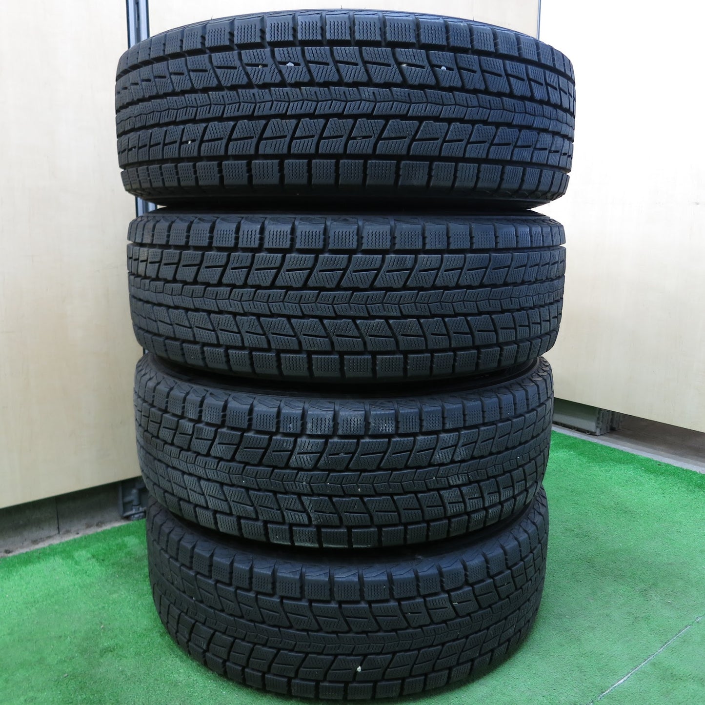 [送料無料]バリ溝！9.5分★スタッドレス 215/60R17 ダンロップ ウインターマックス SJ8 VELVA TESALIA ヴェルヴァ 17インチ PCD114.3/5H★3062401サス