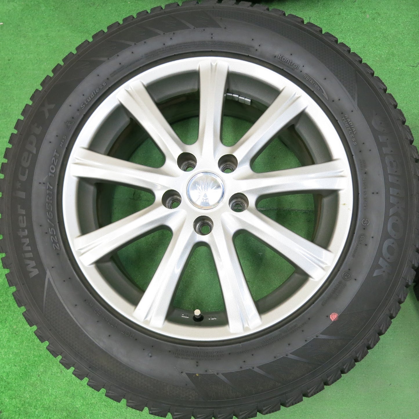 [送料無料]バリ溝！21年！キレイ！9.5分以上★スタッドレス 225/65R17 ハンコック ウインターアイセプトX STYTZ 社外 アルミ 17インチ PCD114.3/5H★3071206ヒス