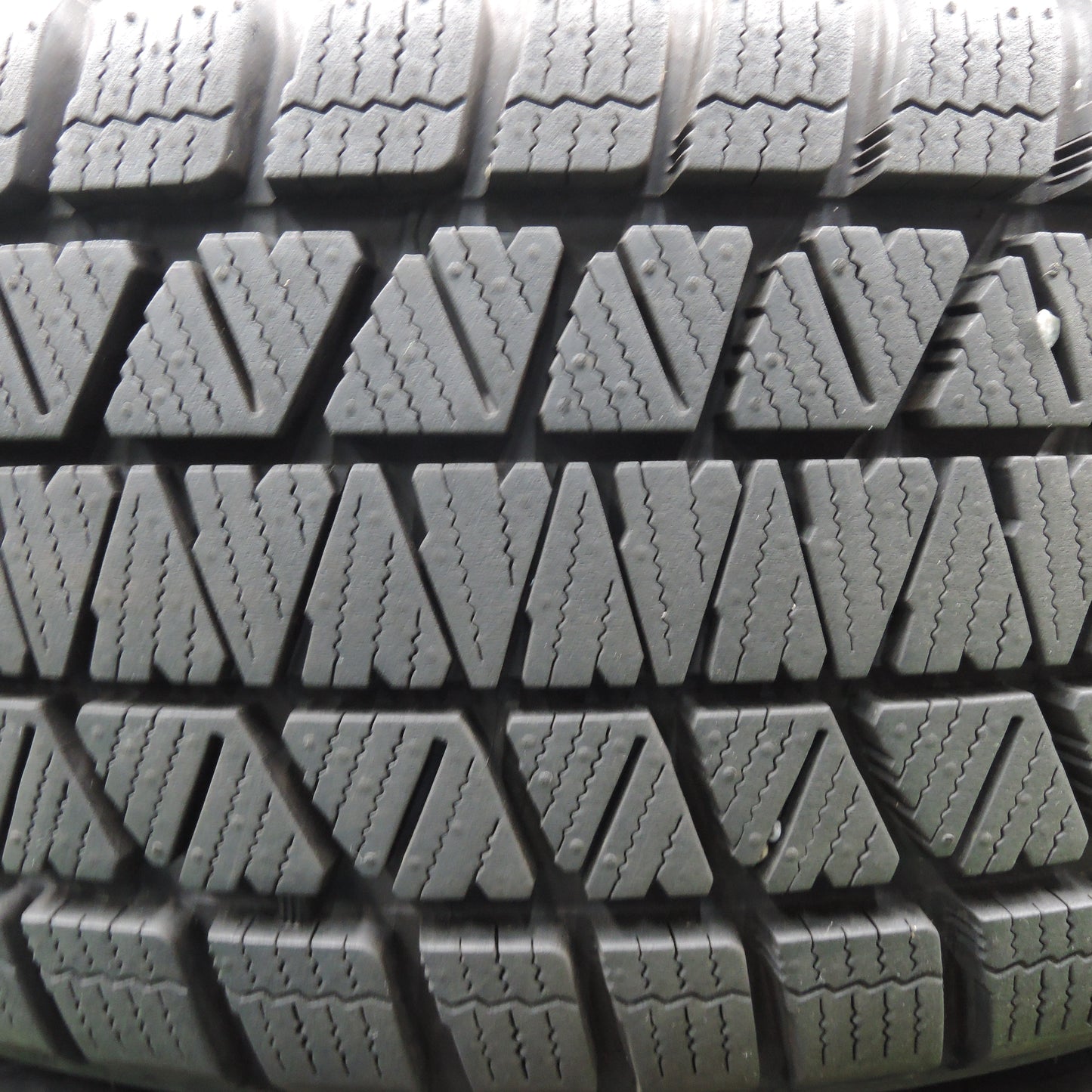 *送料無料*バリ溝！22年！ほぼ10分★スタッドレス 235/55R20 ブリヂストン ブリザック DM-V3 MANARAY SPORT マナレイ 20インチ PCD114.3/5H★3121603HAス