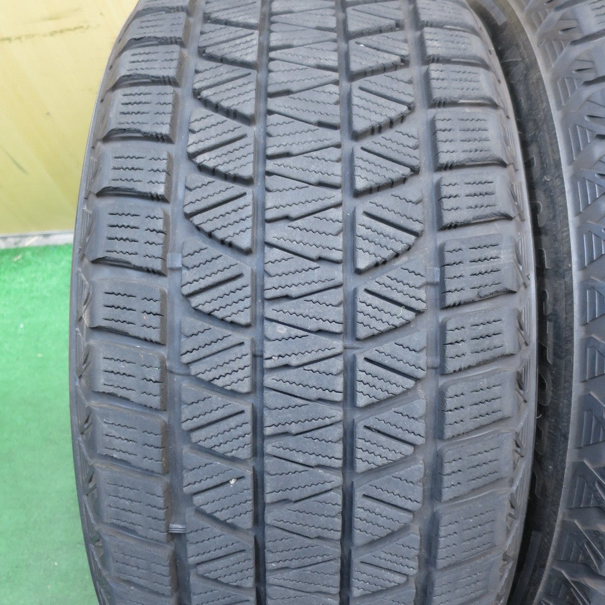 *送料無料* バリ溝！20年！9分★スタッドレス 275/50R20 ブリヂストン ブリザック DM-V3 タイヤ 20インチ ランクル ベンツ等★4031001KKスタ