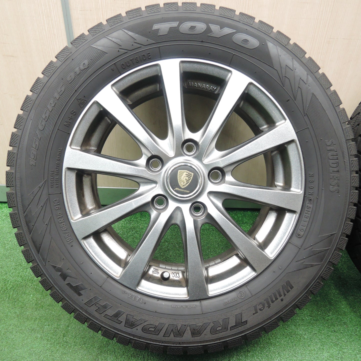 *送料無料*バリ溝！19年！キレイ！9.5分★スタッドレス 195/65R15 トーヨー ウインタートランパス TX MANARAY SPORT マナレイ PCD114.3/5H★3112410TNス