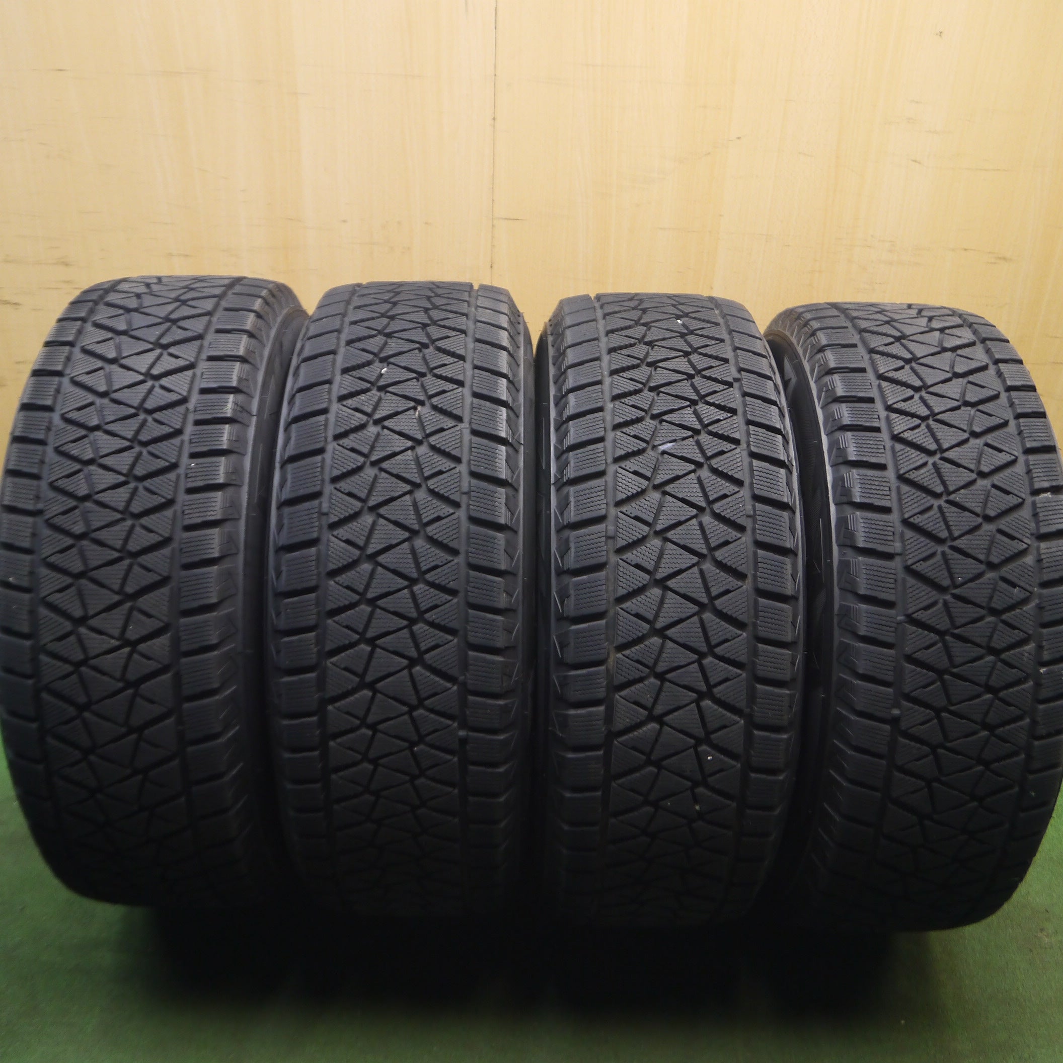 *送料無料*バリ溝！9分★スタッドレス 265/65R17 ブリヂストン ブリザック DM-V2 FRENDIC 17インチ  PCD139.7/6H★3122206Hス