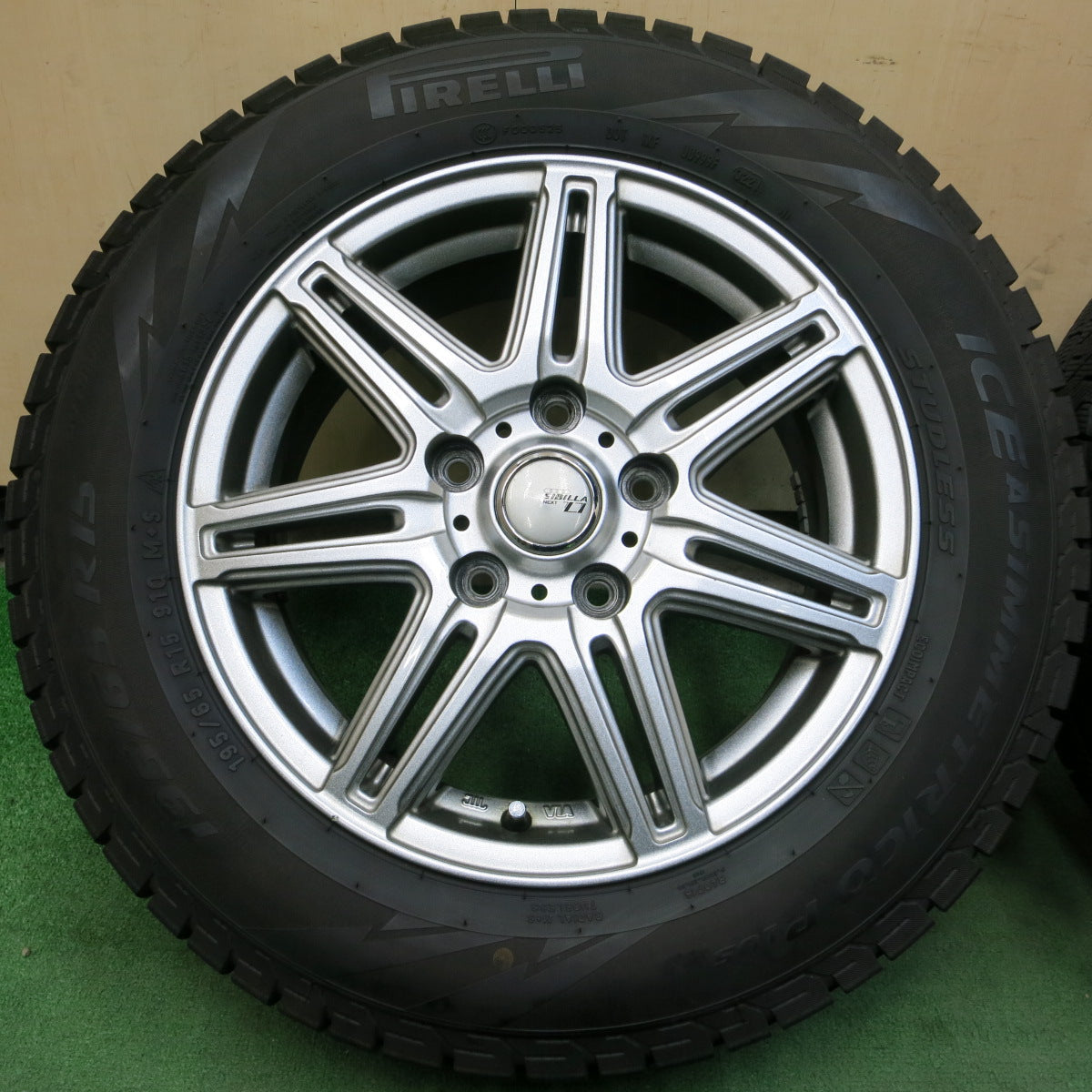 *送料無料*バリ溝！21年！キレイ！8.5分★スタッドレス 195/65R15 ピレリ アイスアシンメトリコ プラス SIBILLA NEXT Z7  シビラ 15インチ PCD114.3/5H★3102004イス