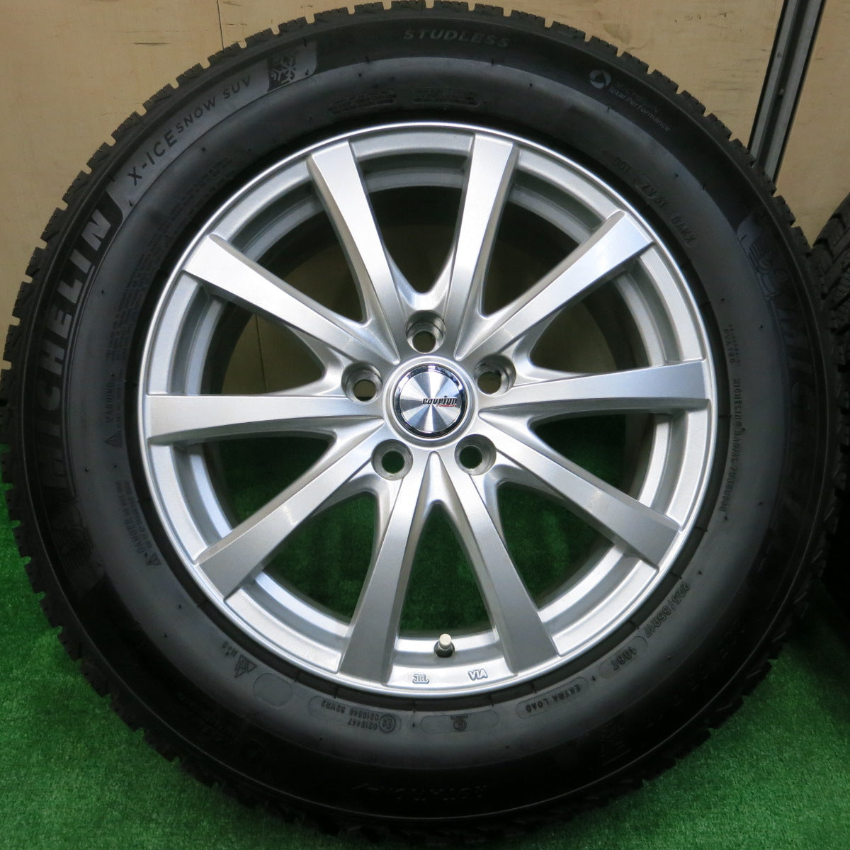 *送料無料*バリ溝！22年！キレイ！ほぼ10分★スタッドレス 225/65R17 ミシュラン X-ICE SNOW SUV ravrion RS01 ラブリオン PCD114.3/5H★3110311イス