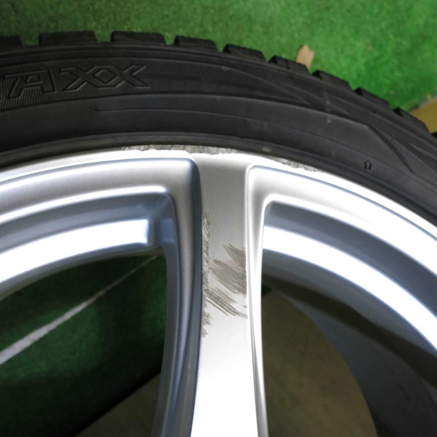 [送料無料]バリ溝！キレイ！9.5分★スタッドレス 225/45R18 ダンロップ ウインターマックス WM01 Treffer トレファー 18インチ PCD114.3/5H★3042804Hス