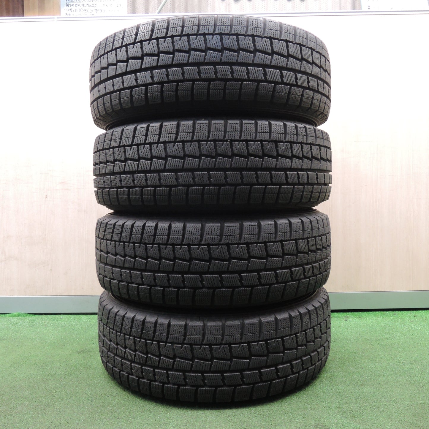 *送料無料* キレイ★プリウス 等 195/65R15 スタッドレス ダンロップ ウインターマックス WM01 TIRO 15インチ PCD100/5H★4021604NJス