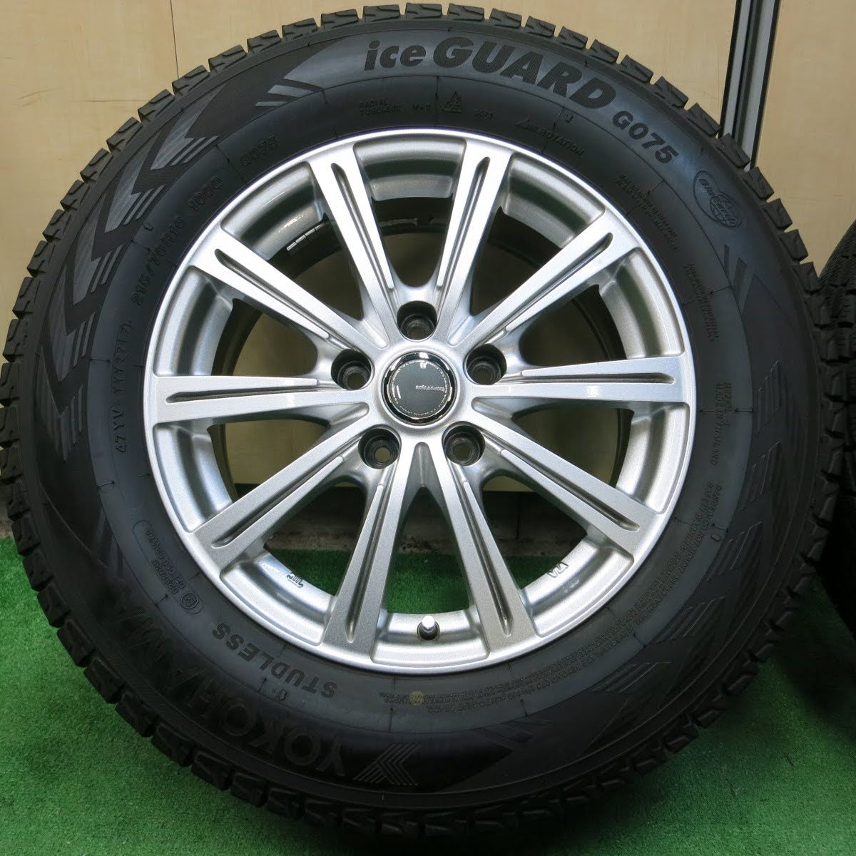 [送料無料]バリ溝！キレイ！9.5分★スタッドレス 215/70R16 ヨコハマ アイスガード G075 MiLLOUS ミルアス 16インチ  PCD114.3/5H★3070203イス