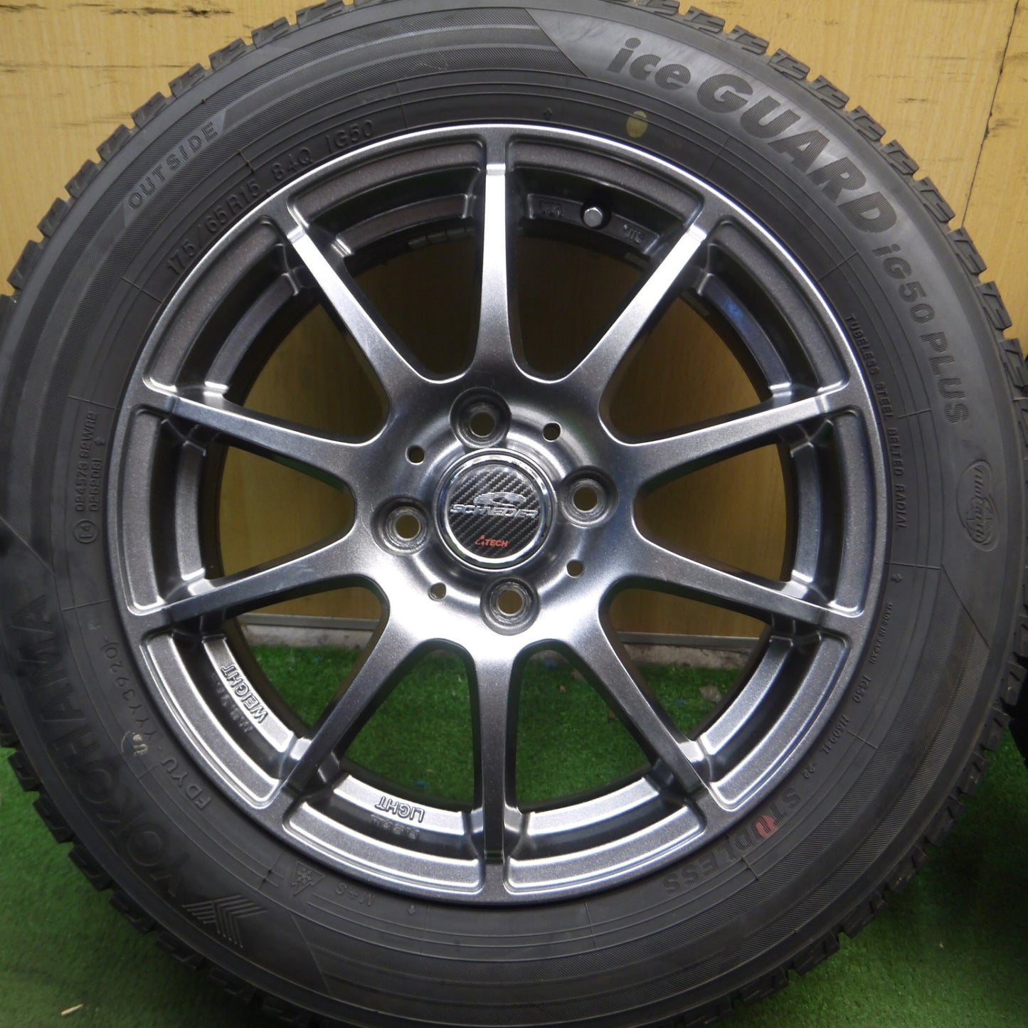 *送料無料* バリ溝！20年！キレイ！9.5分★スタッドレス 175/65R15 ヨコハマ アイスガード iG50 プラス SCHNEIDER シュナイダー 15インチ PCD100/4H★4021606Hス