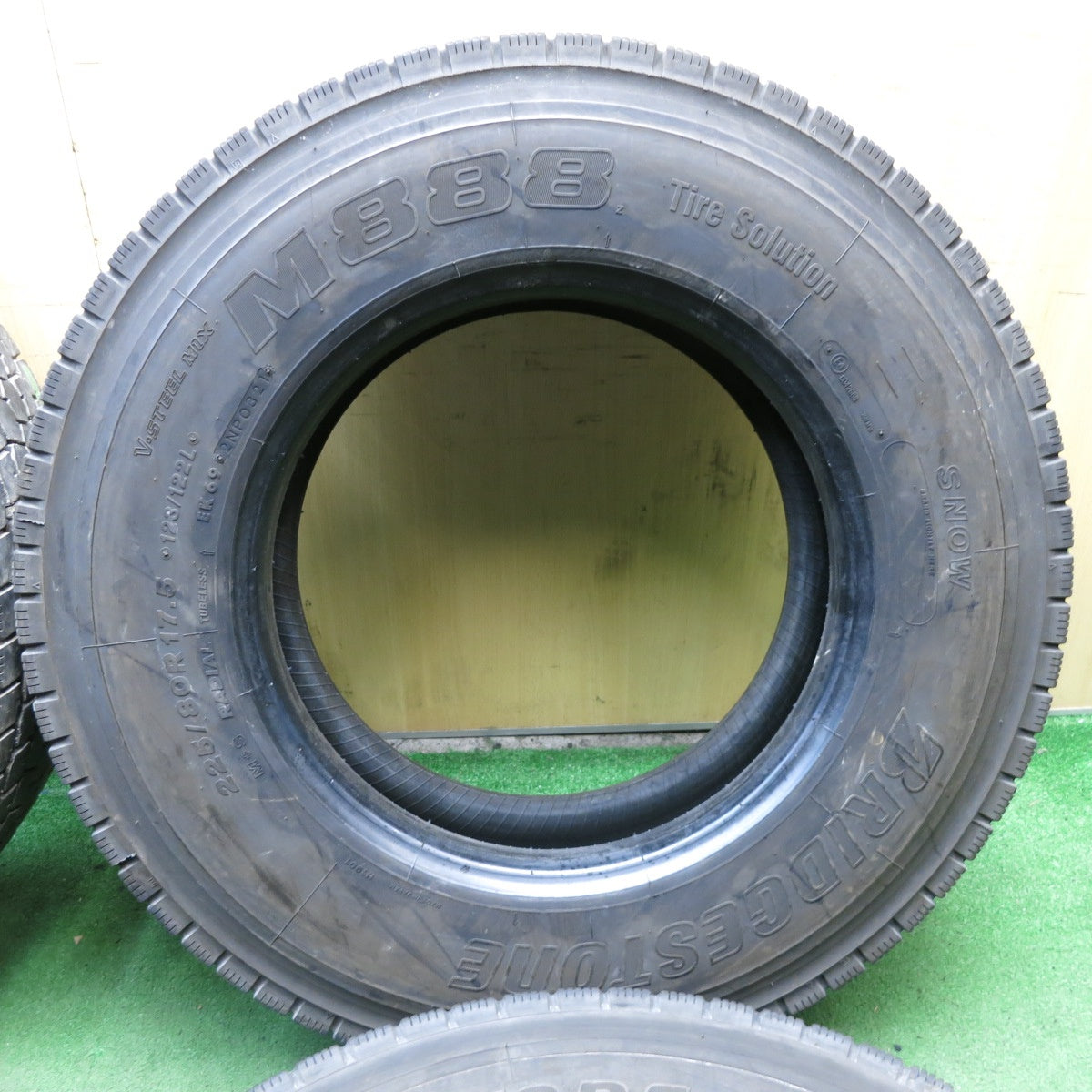 *送料無料* バリ溝！23年！9.5分★トラック タイヤ 225/80R17.5 123/122L ブリヂストン M888 ミックス オールシーズン 17.5インチ★4022212クスタ