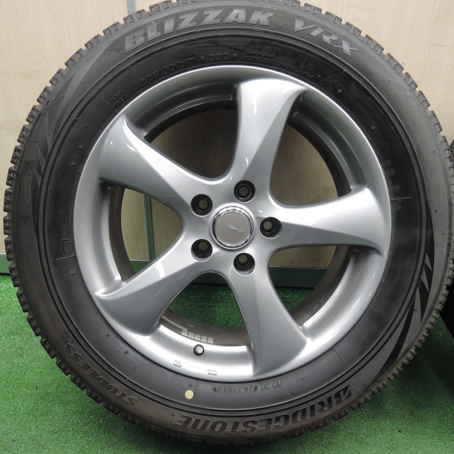 *送料無料*バリ溝！キレイ！9分★スタッドレス 225/60R17 ブリヂストン ブリザック VRX TOPRUN トップラン 17インチ PCD114.3/5H★3120819TNス