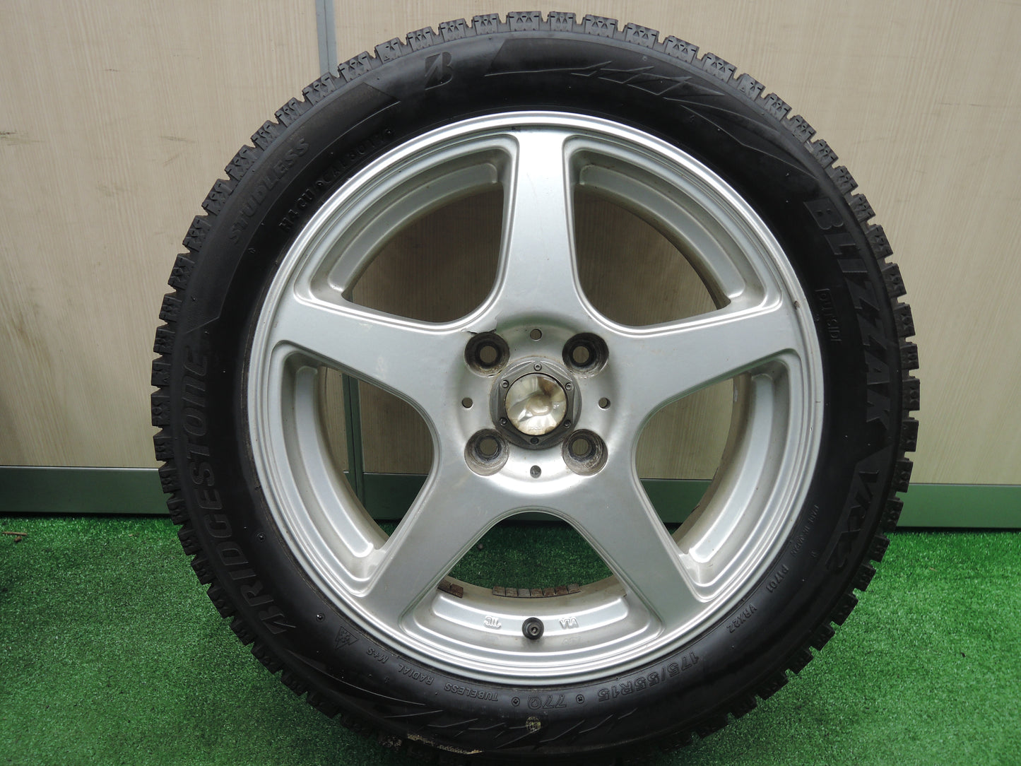 *送料無料*バリ溝！9分★三菱 アイ 等 145/65R15 175/55R15 スタッドレス ブリヂストン VRX2 トーヨー ガリット GIZ Treffer PCD100/4H★3111104HAス