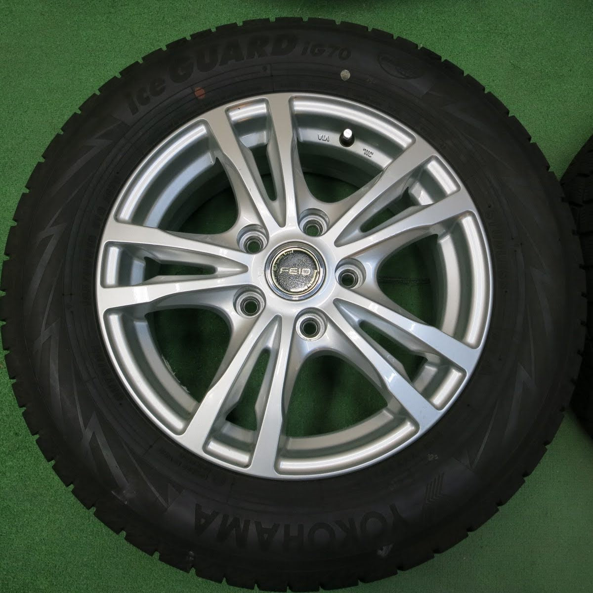 [送料無料]バリ溝！21年！キレイ！9.5分★スタッドレス 195/65R15 ヨコハマ アイスガード iG70 FEID 15インチ PCD114.3/5H★3072206イス